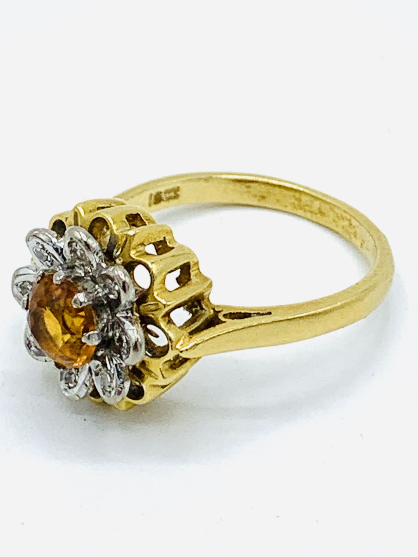 18ct gold citrine and diamond cluster ring - Image 3 of 4