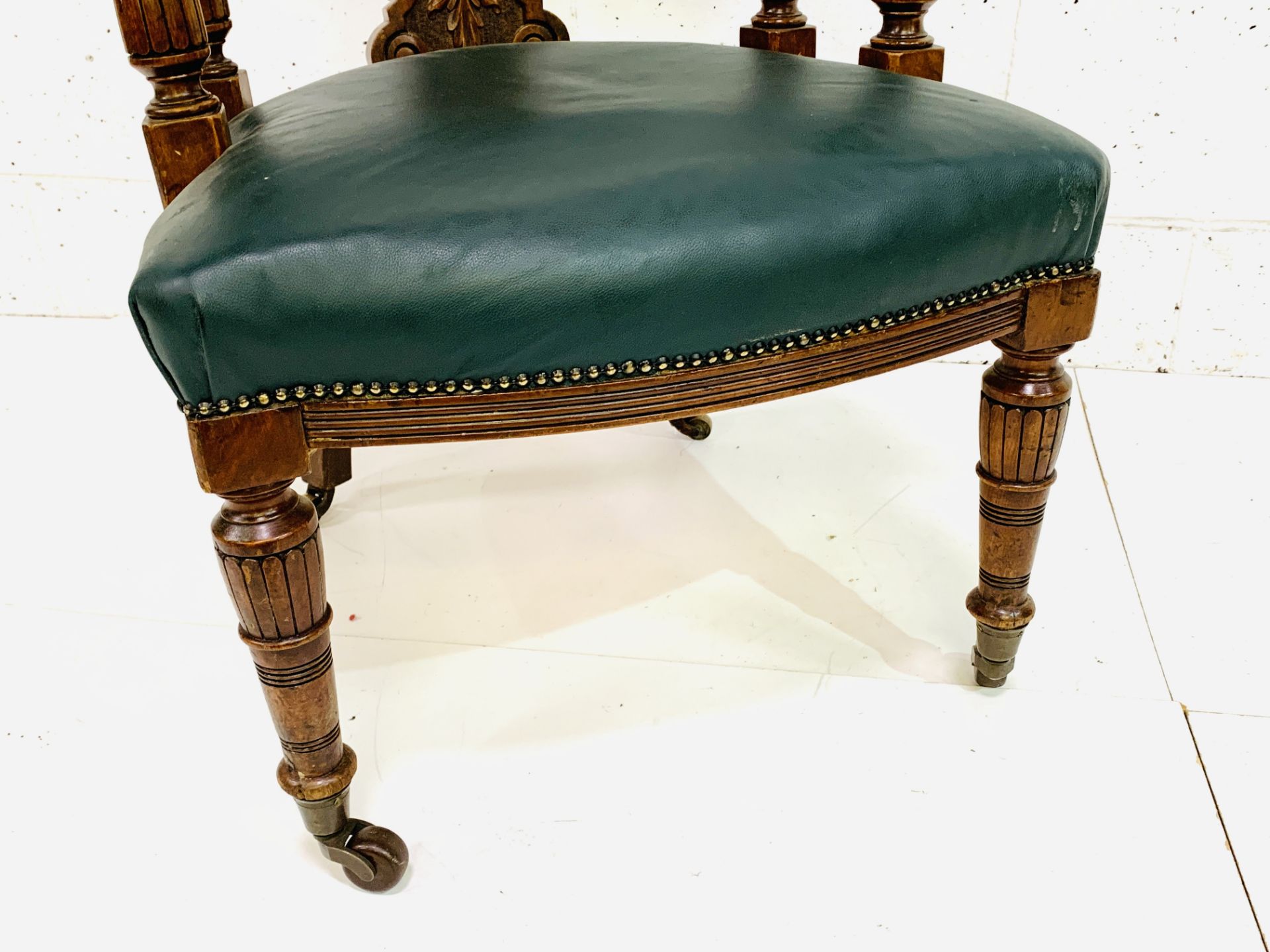 Victorian leather club chair - Image 4 of 7