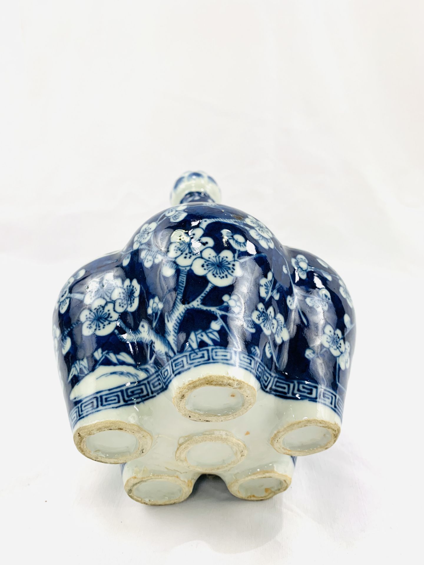 19th Century blue and white Chinese tulip vase with lobed body and five apertures - Image 5 of 5