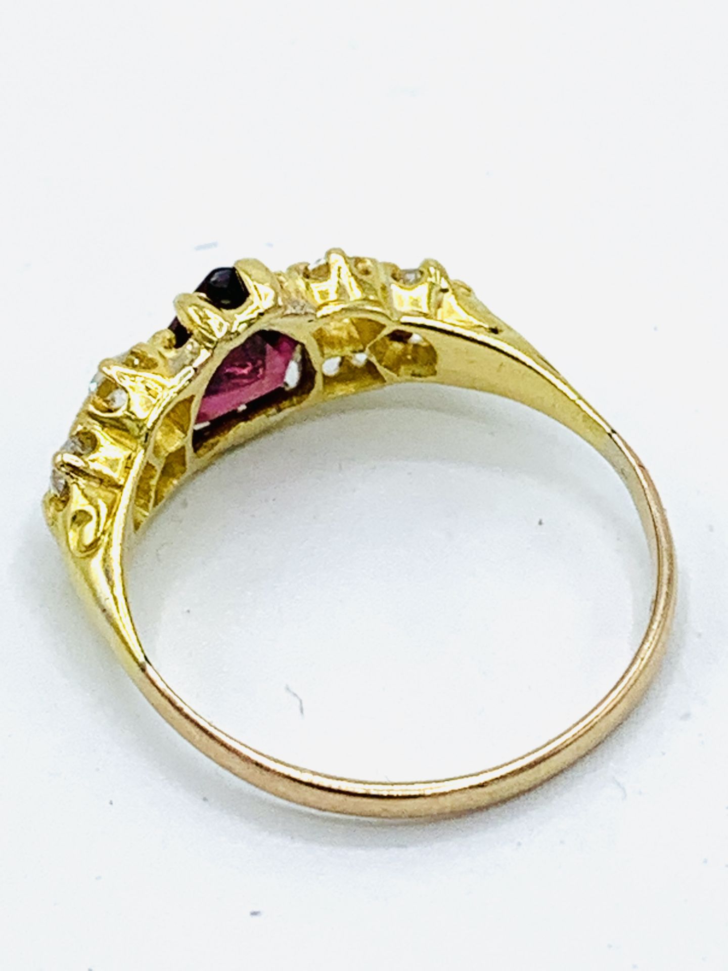 Yellow gold, garnet and diamond ring - Bild 3 aus 5