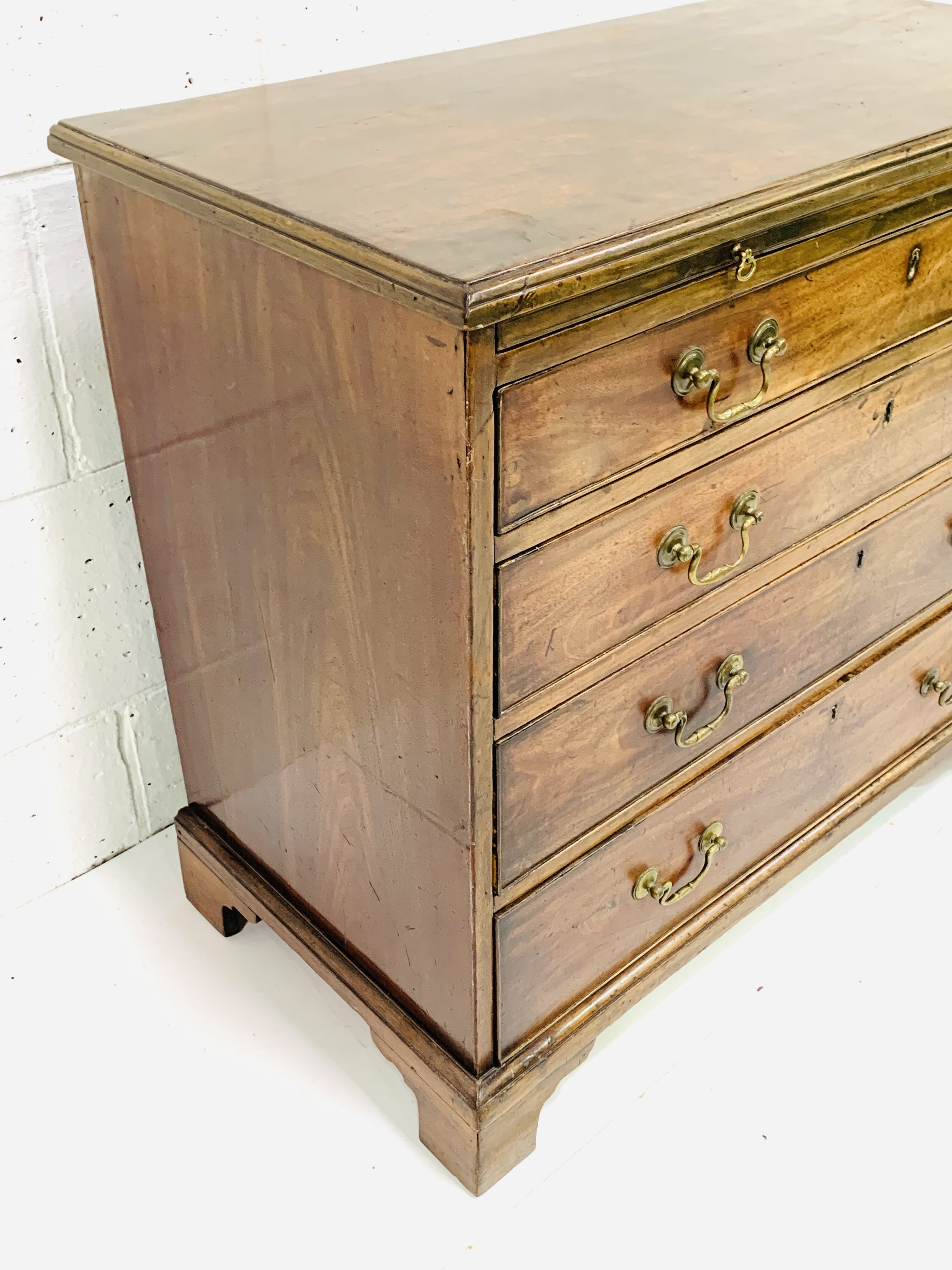 Mid 18th Century mahogany chest of four graduated drawers - Image 4 of 7