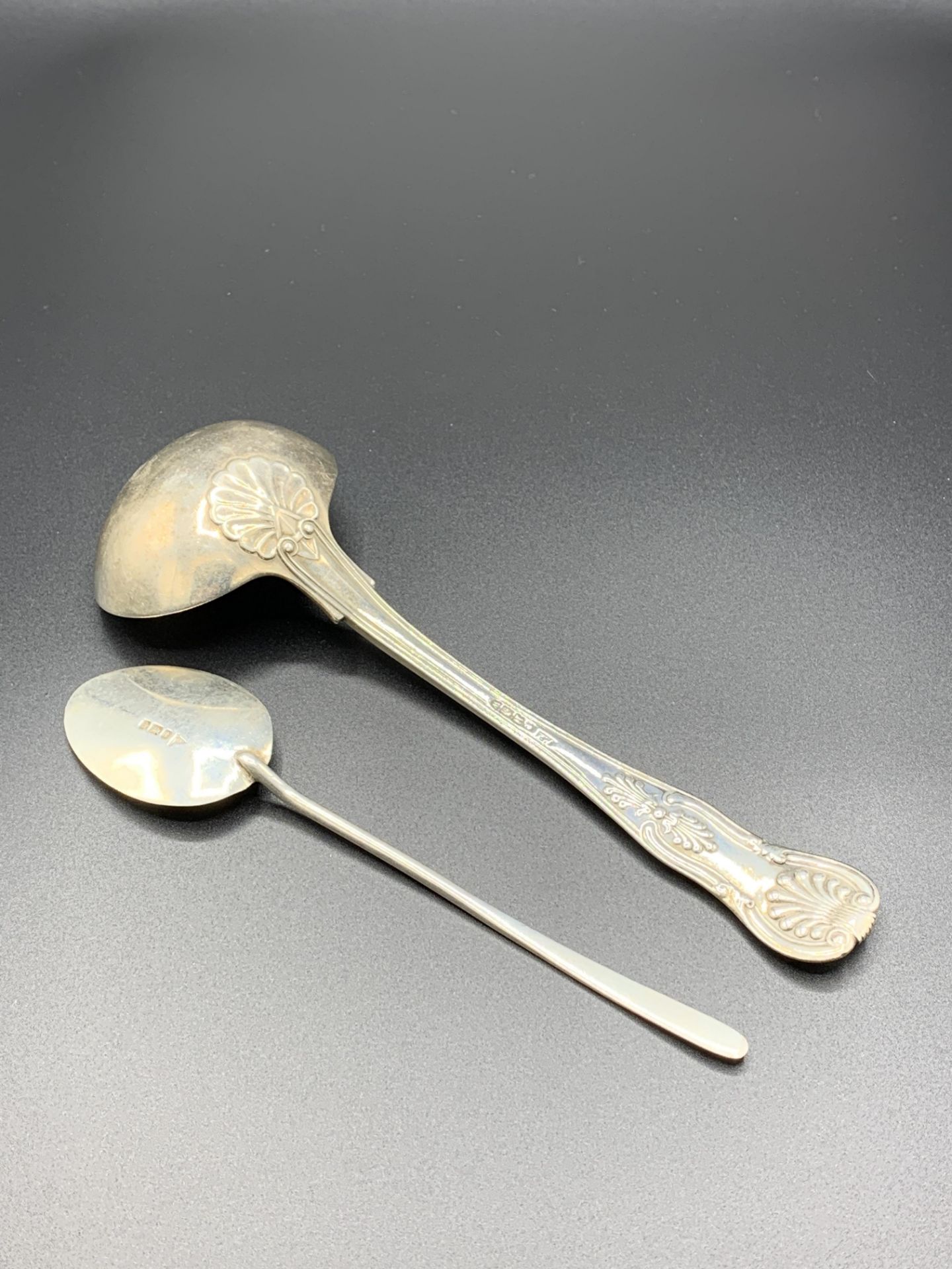 Irish silver ladle and a silver spoon by Walker & Hall - Bild 2 aus 2