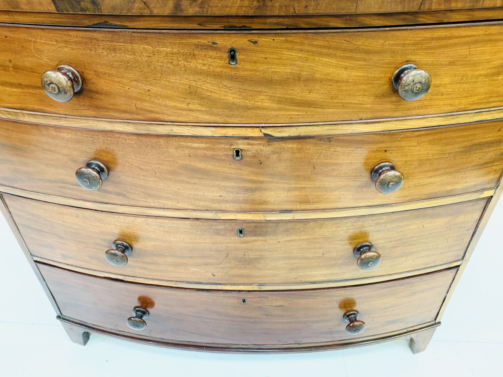 19th century bow fronted chest of drawers - Bild 6 aus 7