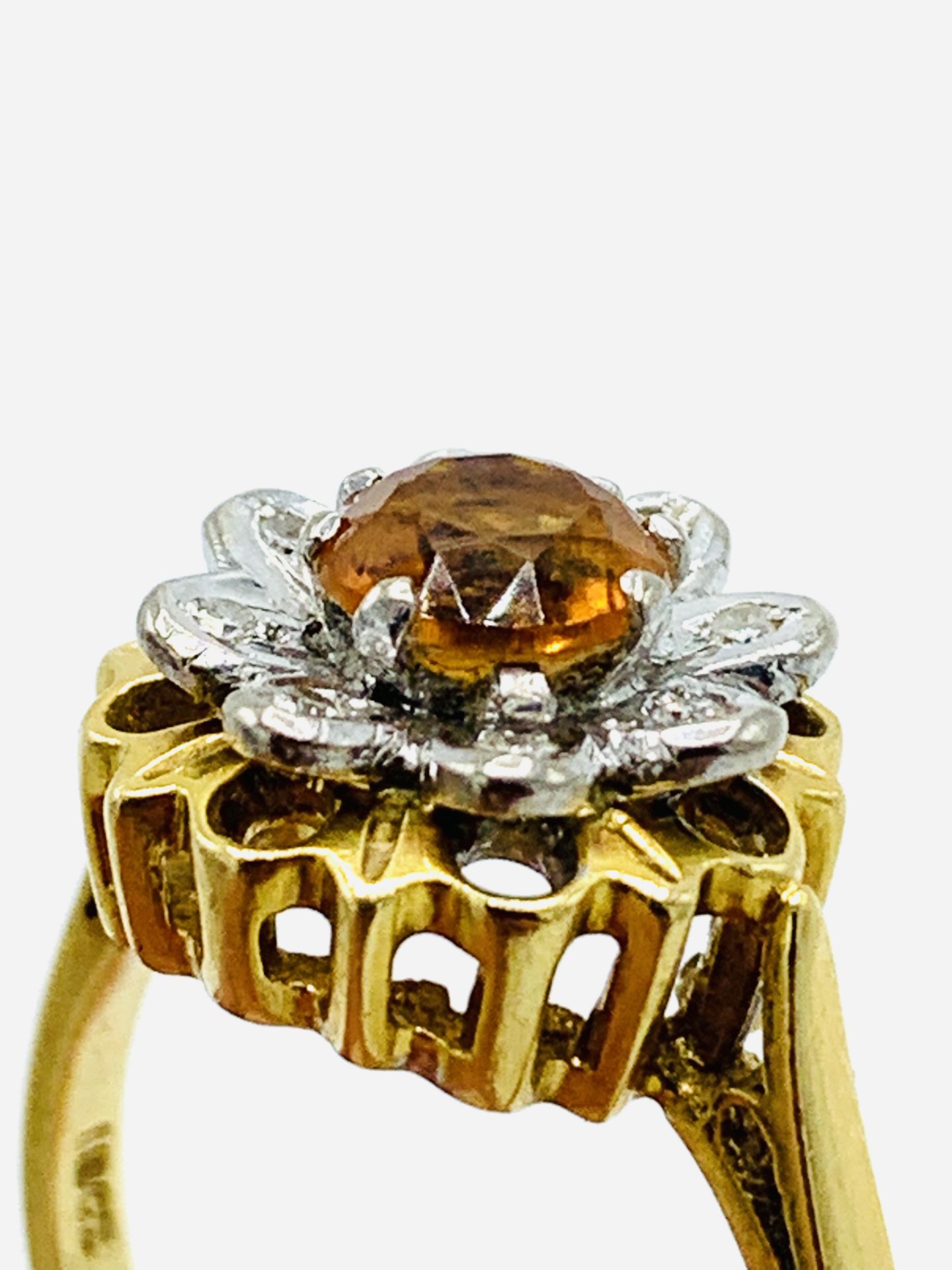 18ct gold citrine and diamond cluster ring - Image 4 of 4