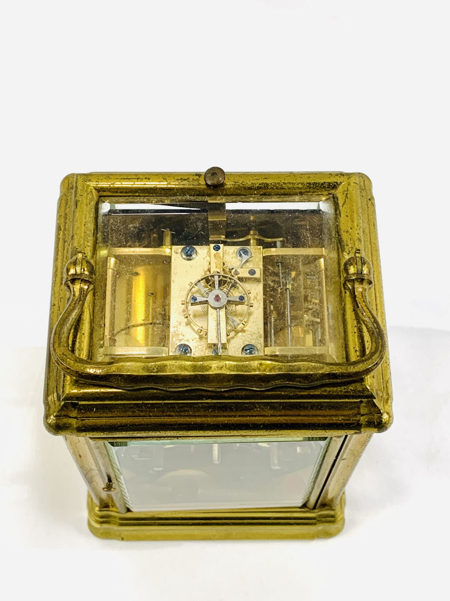 Brass case carriage clock with visible escapement, complete with key - Image 5 of 6