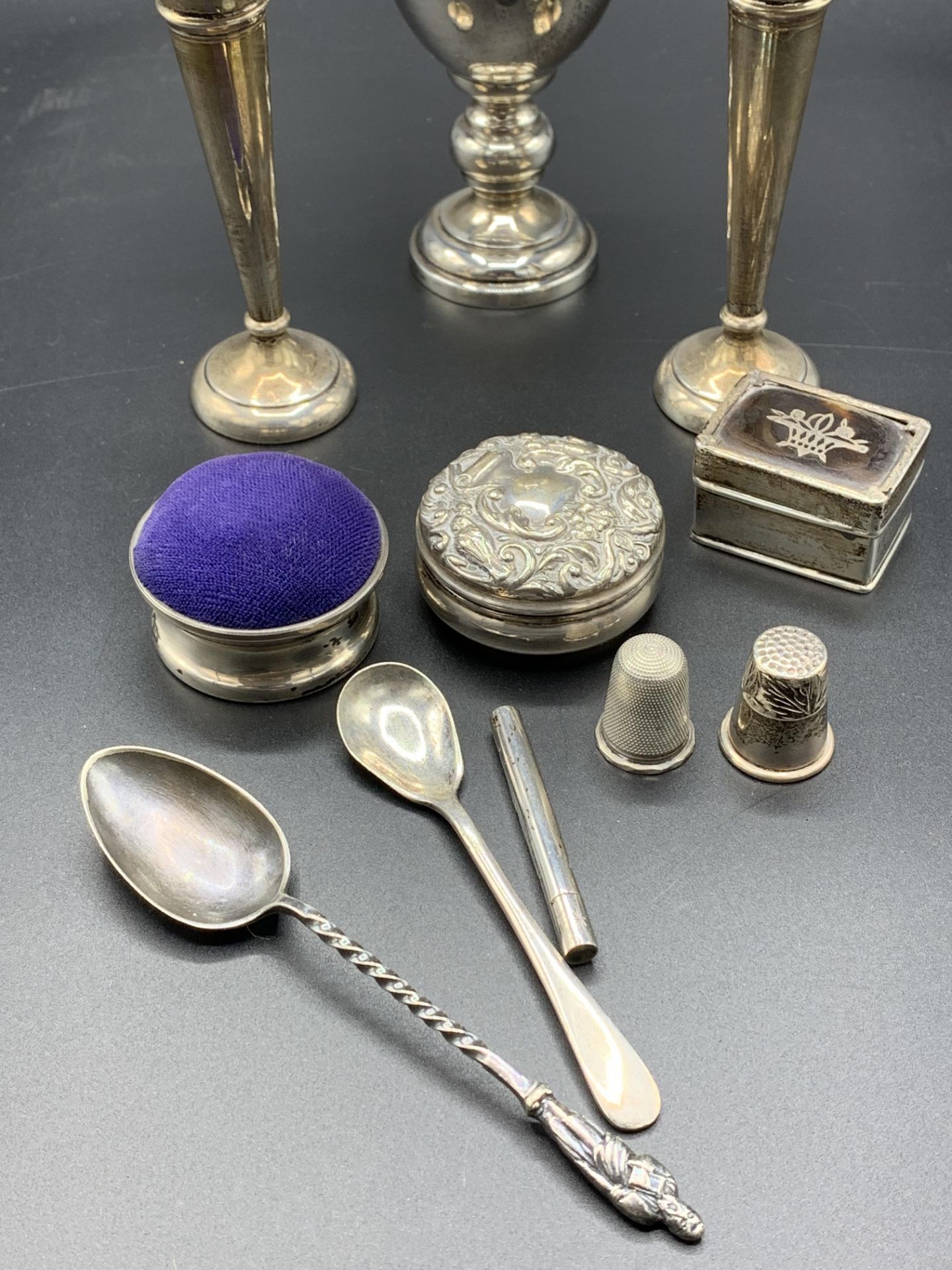A collection of hallmarked silver - Bild 3 aus 3