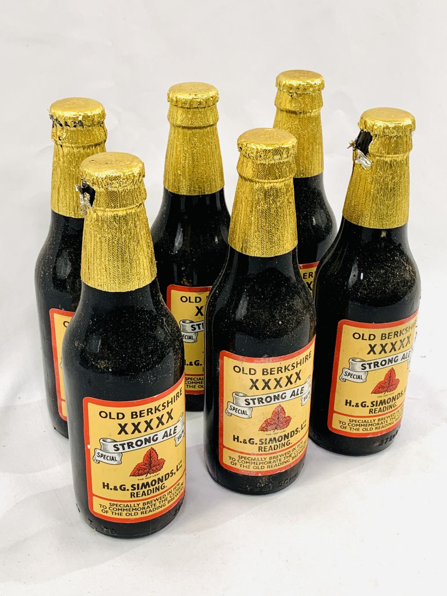 Six 275ml bottles of Old Berkshire XXXXX Strong Ale brewed by H G Simonds, Berkshire - Bild 3 aus 3