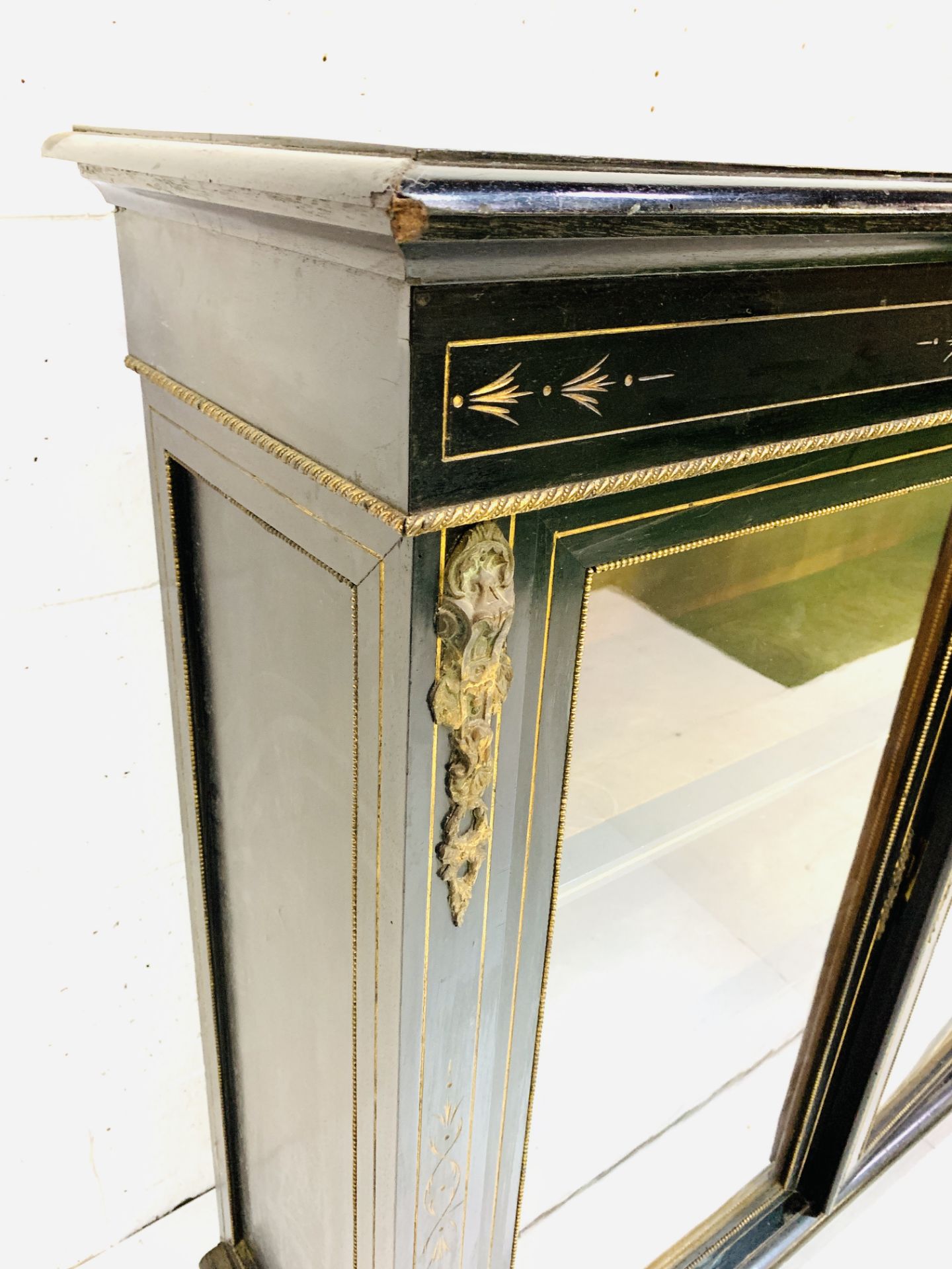 Victorian ebonised display cabinet - Bild 4 aus 7