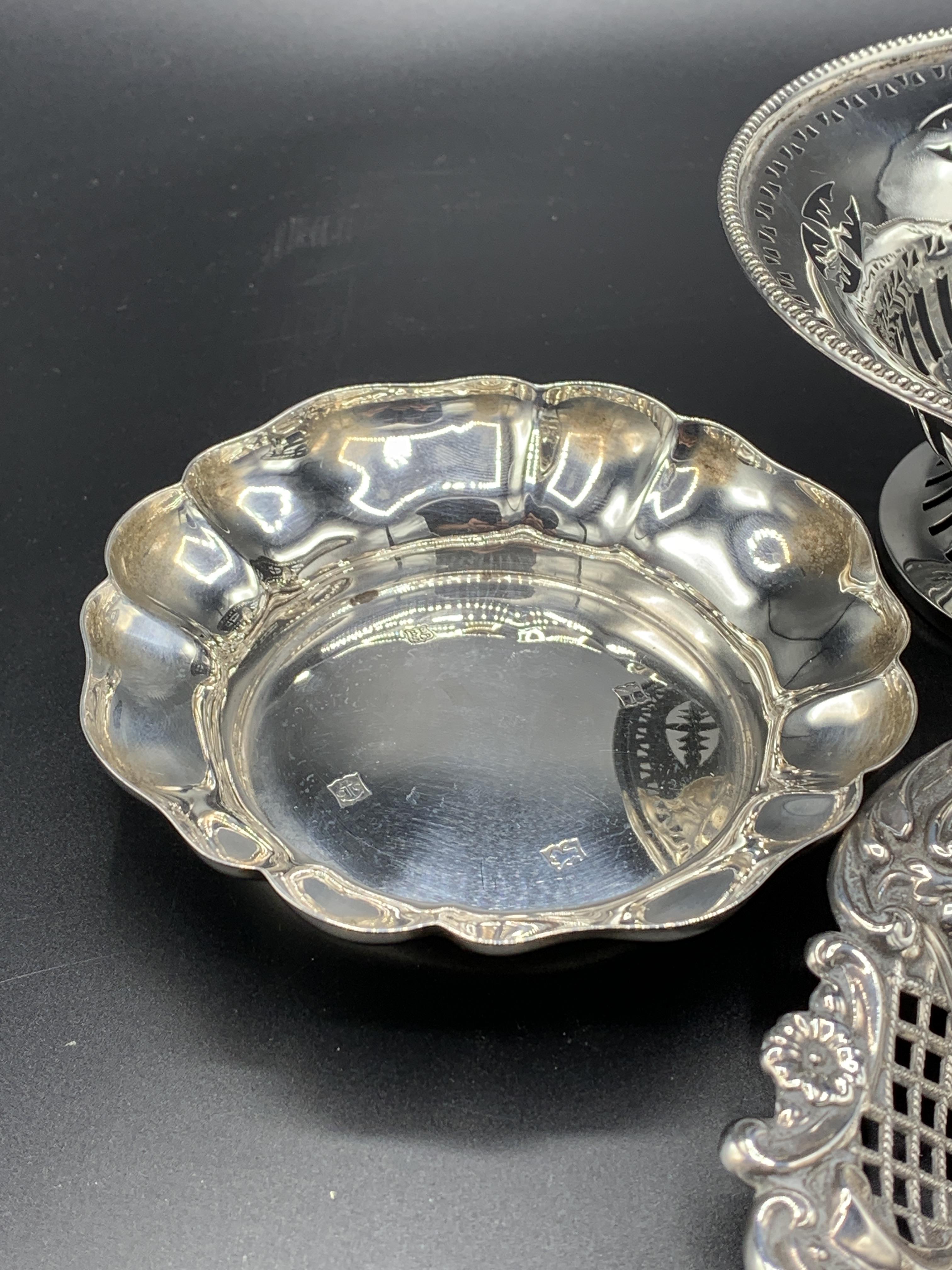 Three hallmarked silver dishes - Image 3 of 5