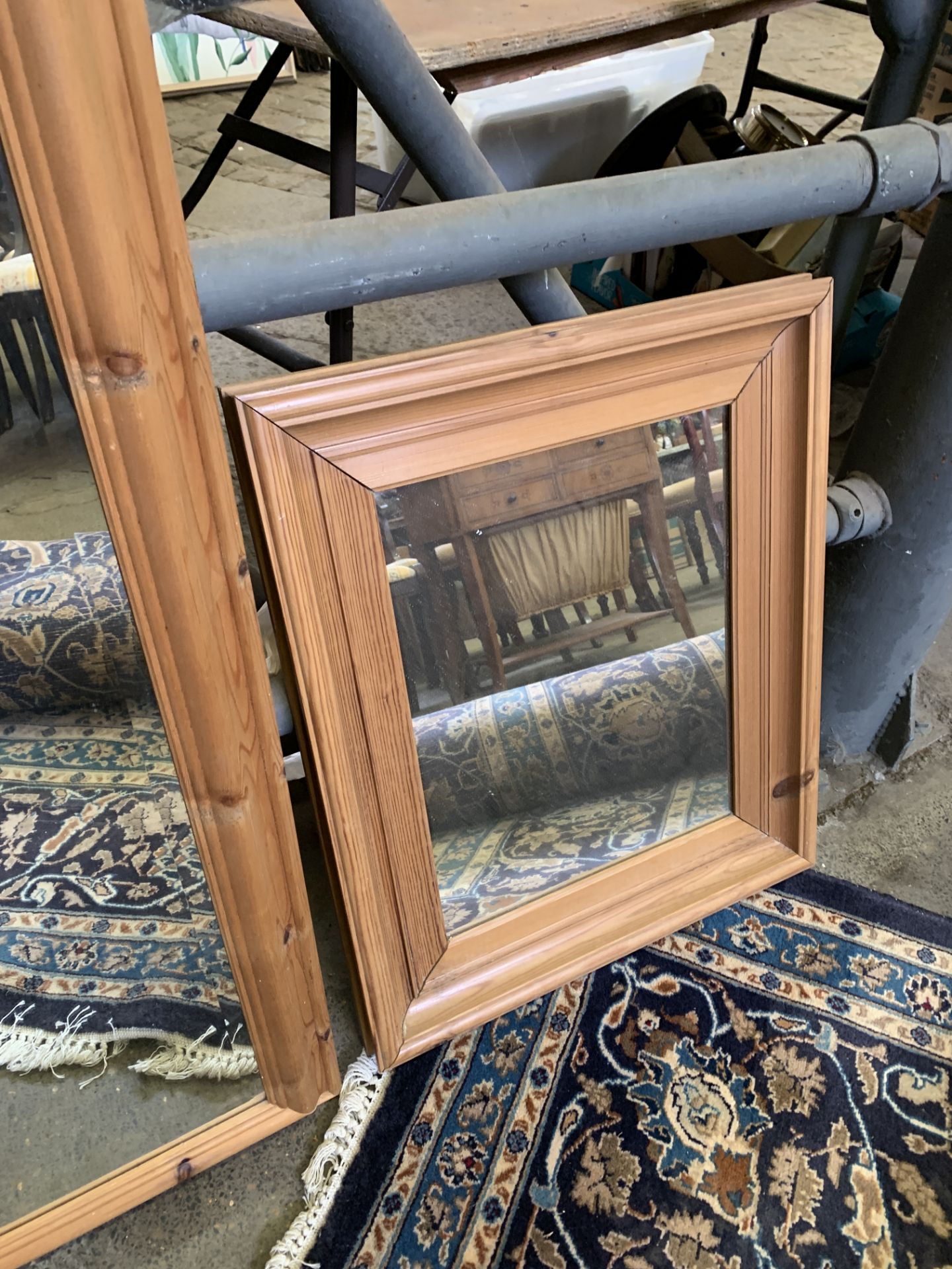 Gilt framed bevelled edge wall mirror together with two pine framed wall mirrors, chair and tray - Bild 2 aus 4