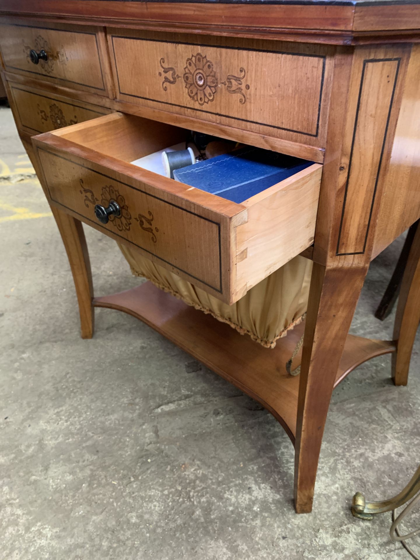 A veneer sewing table - Image 3 of 4