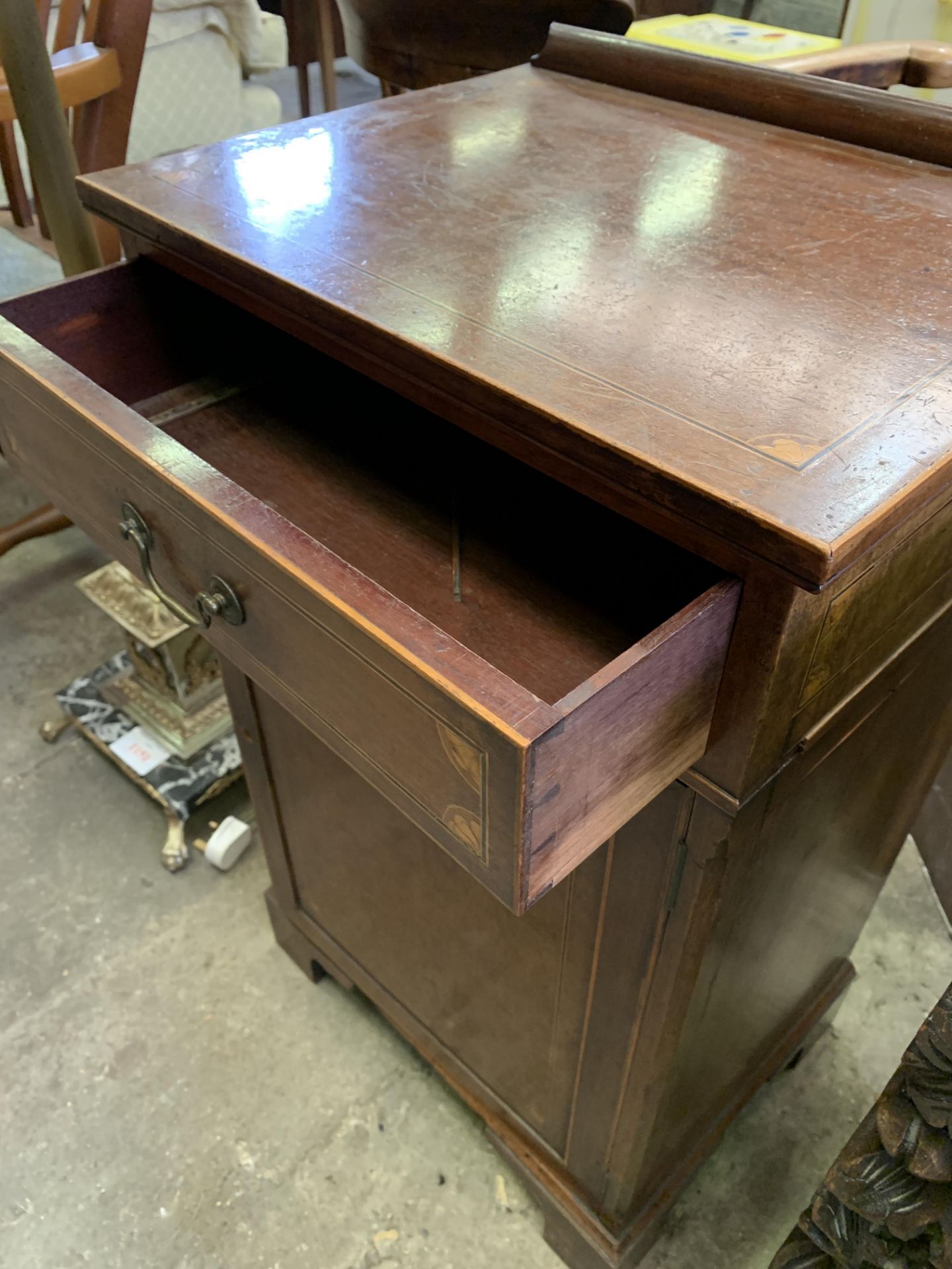 Banded inlaid mahogany cabinet - Bild 3 aus 4