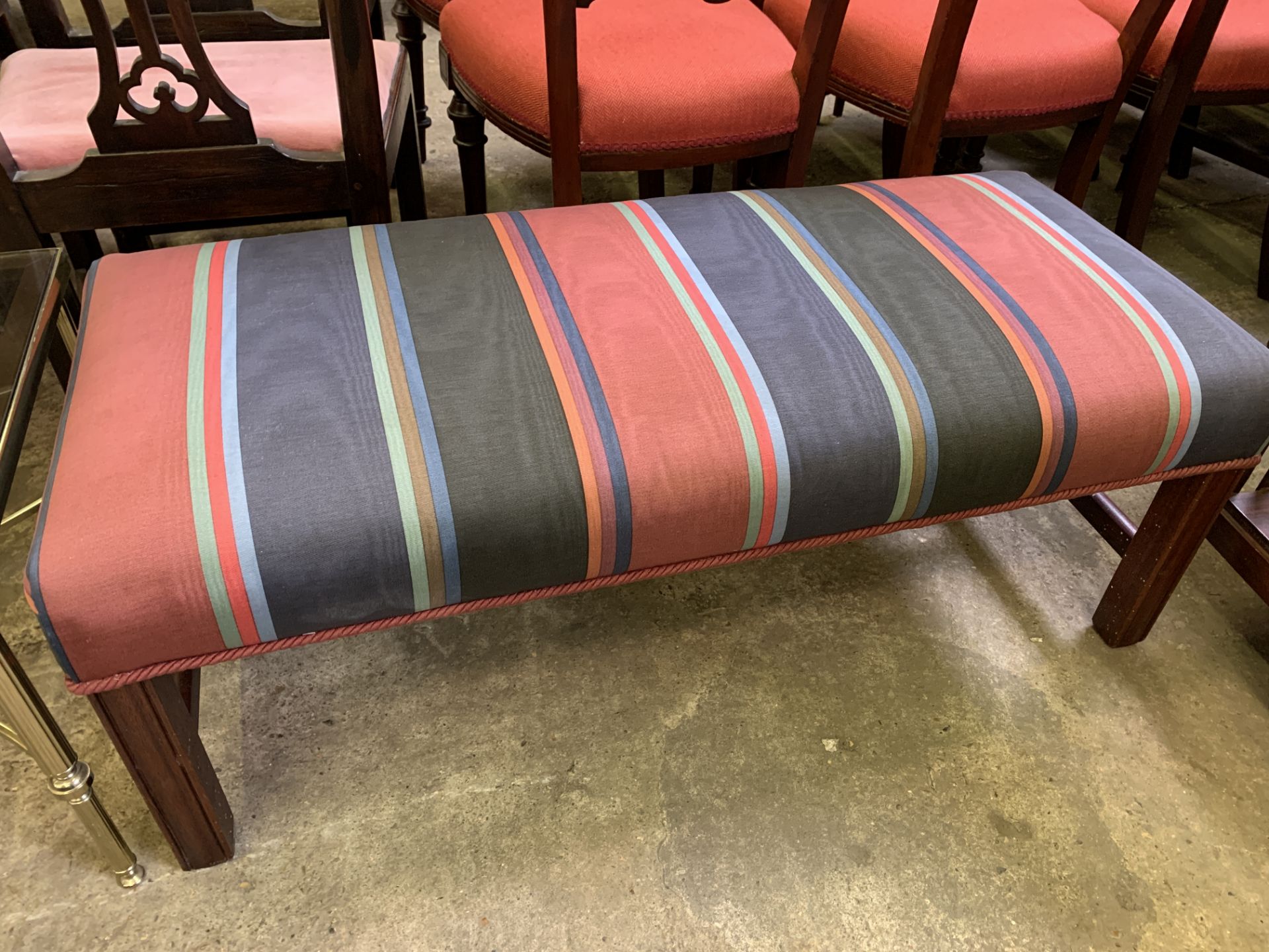 Mahogany long stool upholstered in striped fabric - Bild 2 aus 3