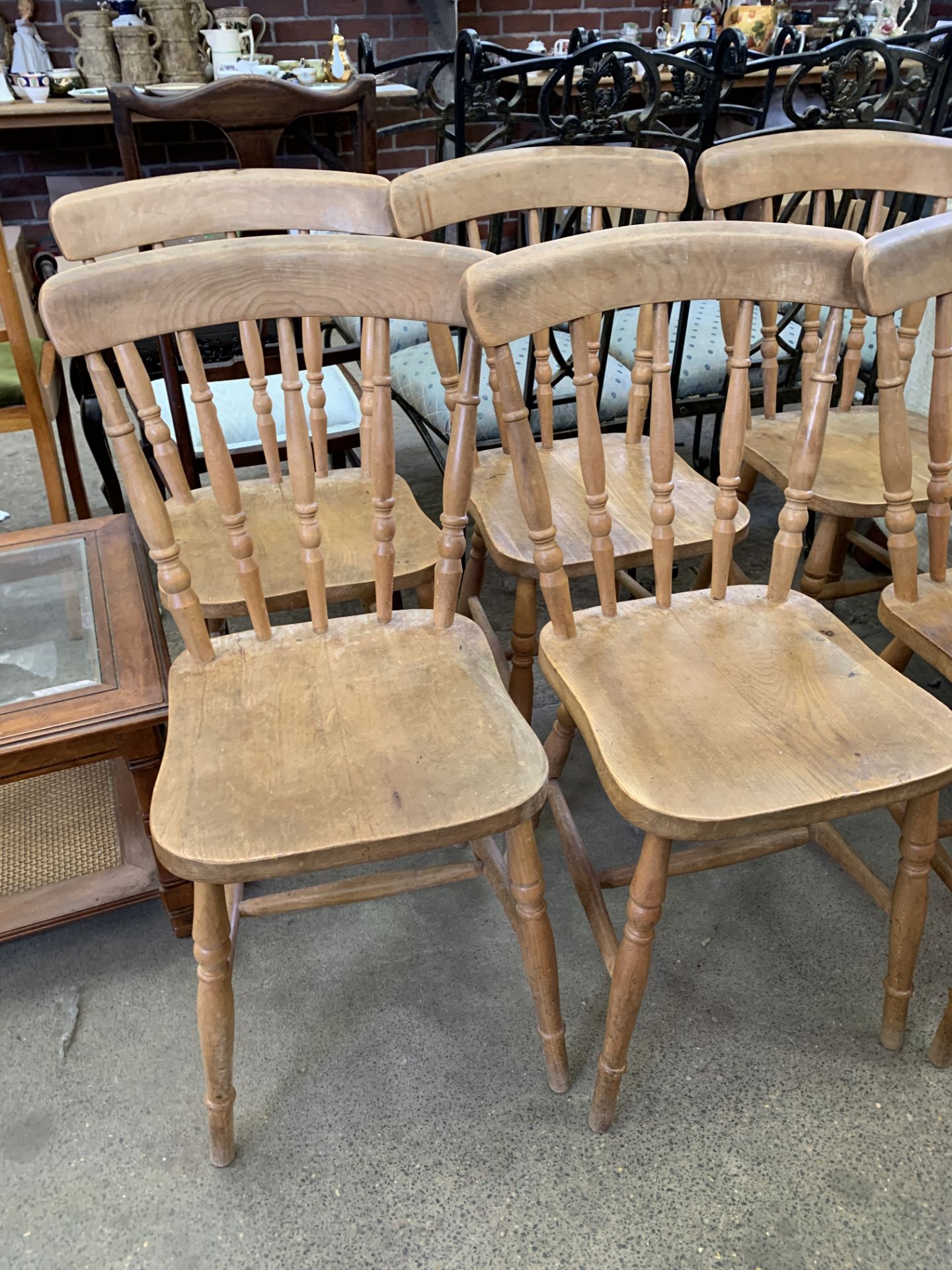 Six pine rail back chairs - Image 4 of 5