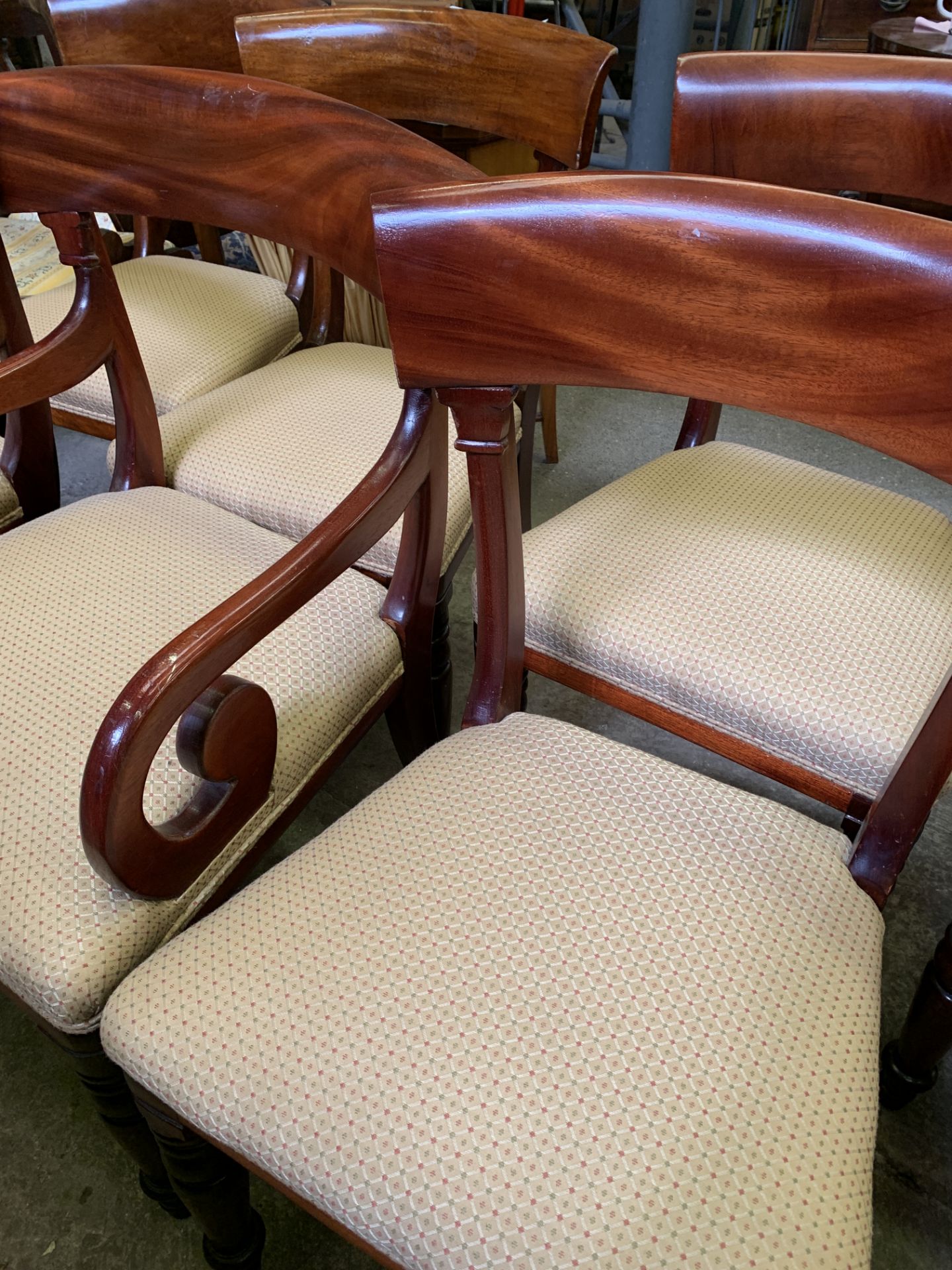 Group of eight mahogany dining chairs - Bild 5 aus 7