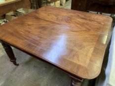 Victorian mahogany extendable dining table