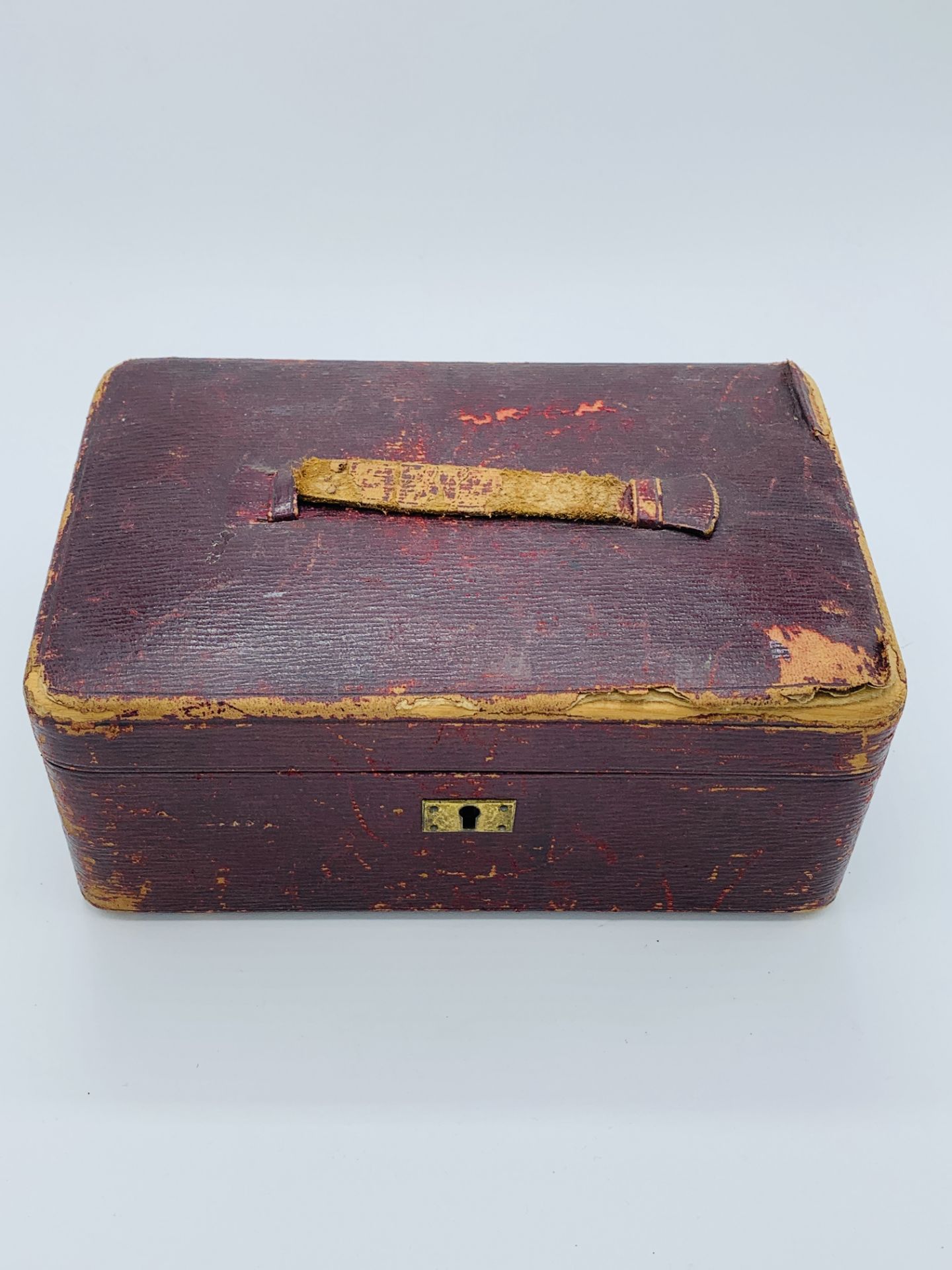 A red leather case containing various objects - Image 2 of 10