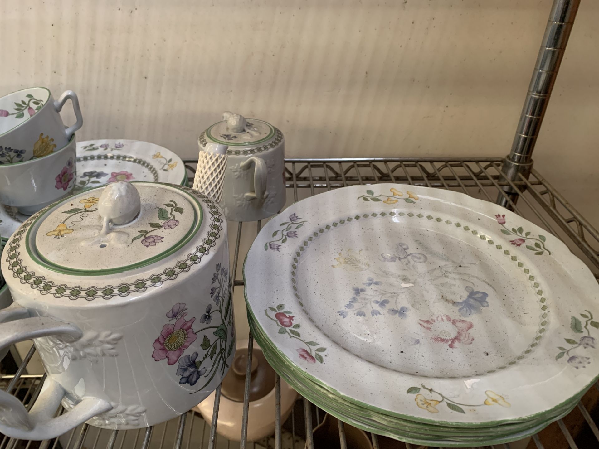 A quantity of Spode 'Summer Palace' tableware