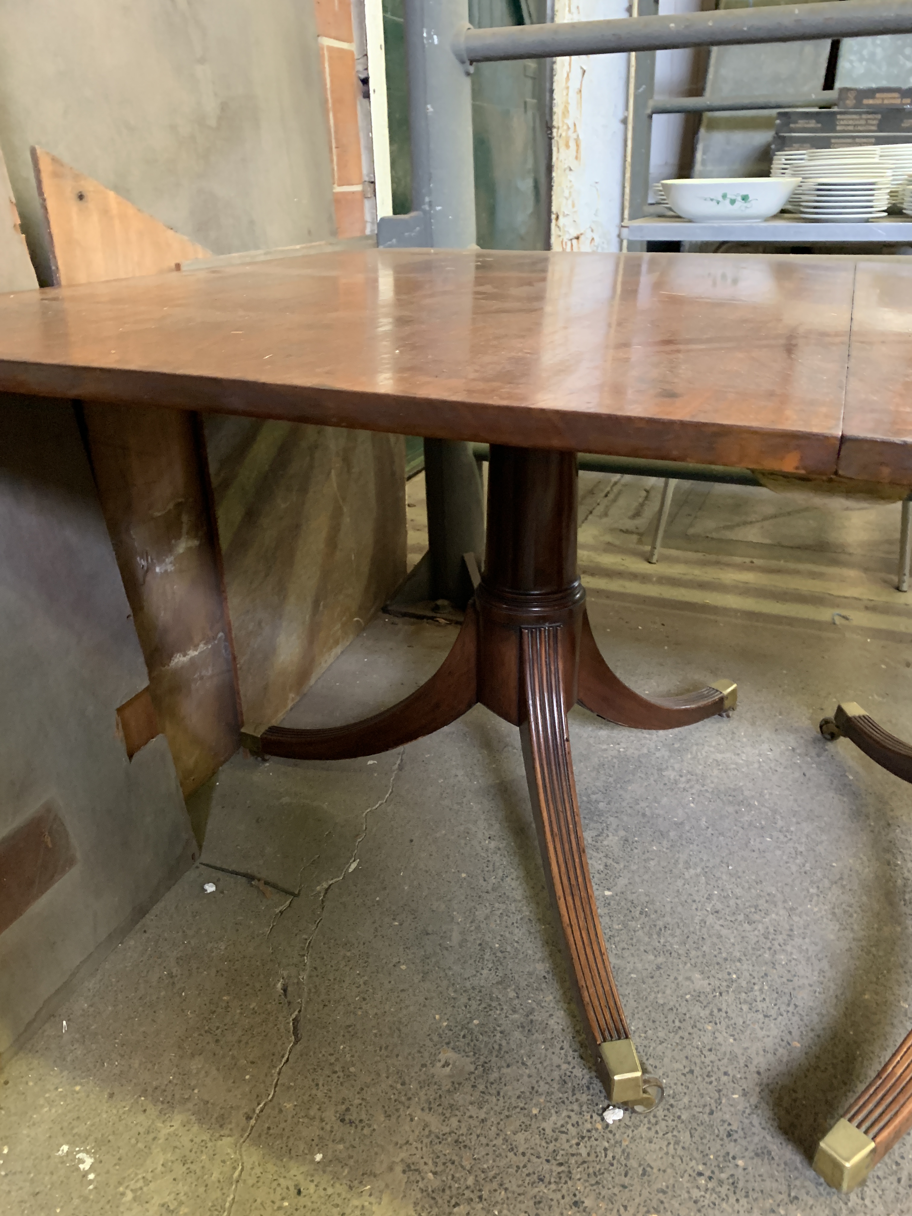 Mahogany extendable pedestal dining table - Image 3 of 7