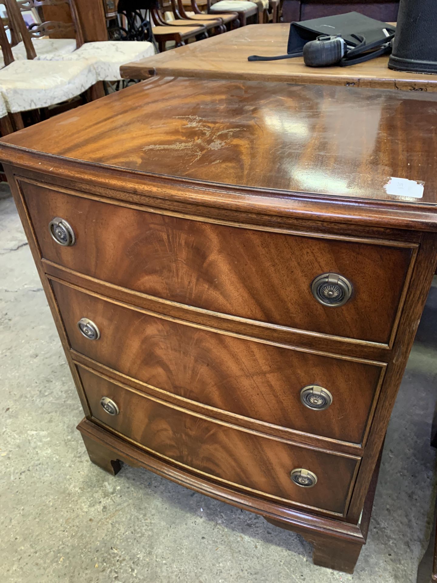 Pair of mahogany Georgian style bedside chests - Bild 3 aus 4