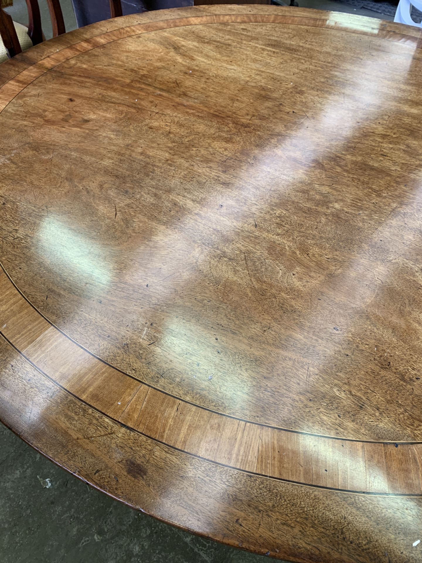 Inlaid mahogany oval tilt top dining table - Image 5 of 6