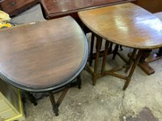 Two oak gateleg side tables