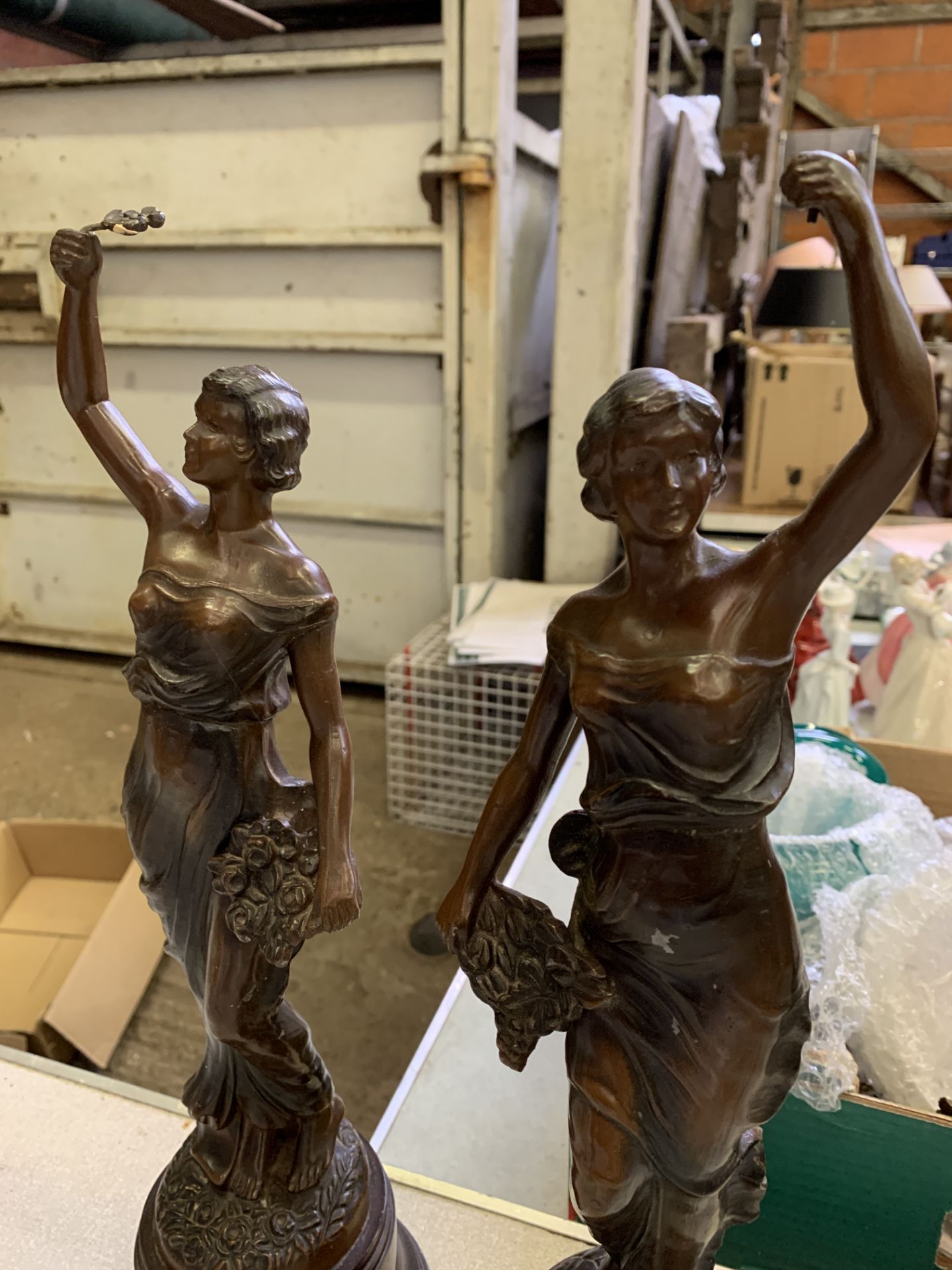 Pair of French-style metal Art Nouveau figurines - Bild 2 aus 4