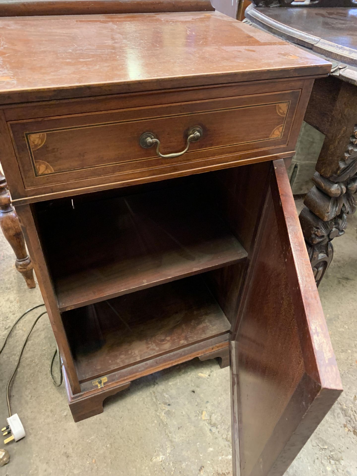 Banded inlaid mahogany cabinet - Bild 4 aus 4