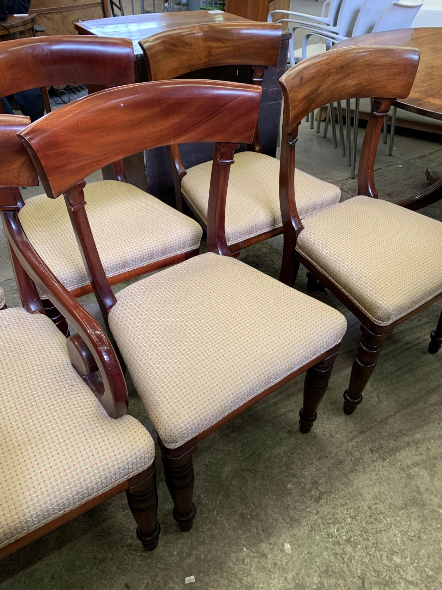 Group of eight mahogany dining chairs - Bild 2 aus 7