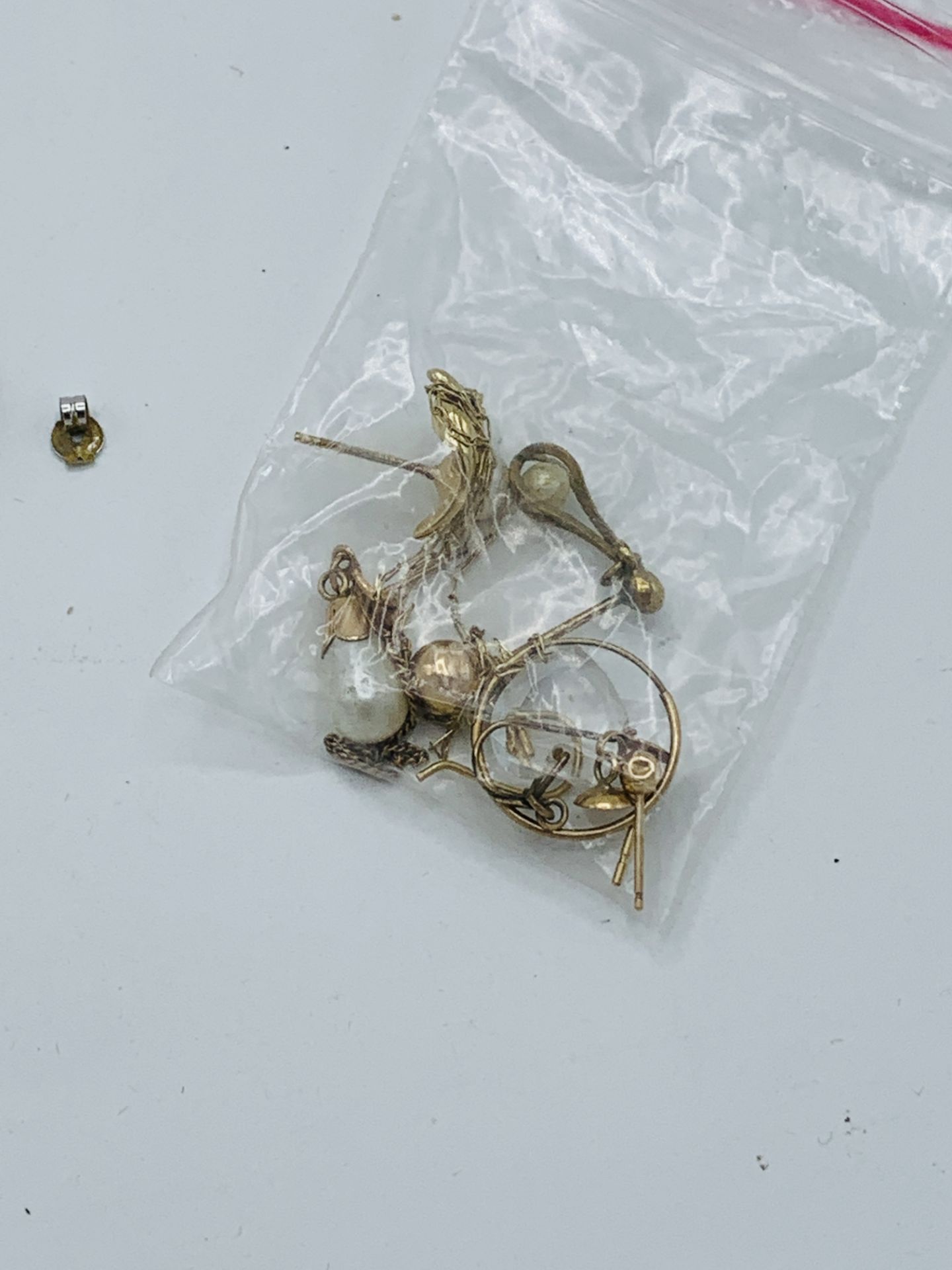 A quantity of 9ct gold items - Image 3 of 4
