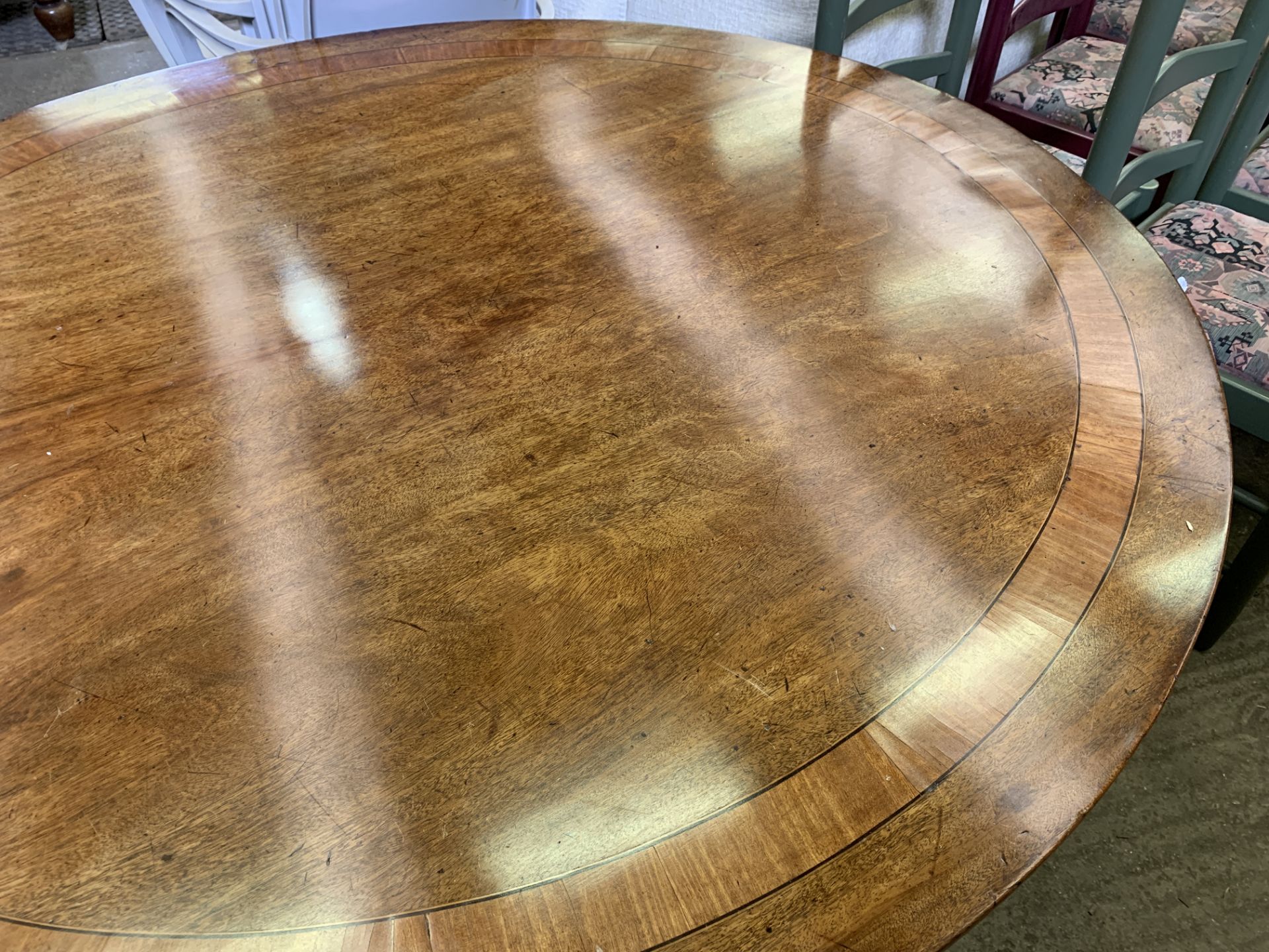 Inlaid mahogany oval tilt top dining table - Image 3 of 6