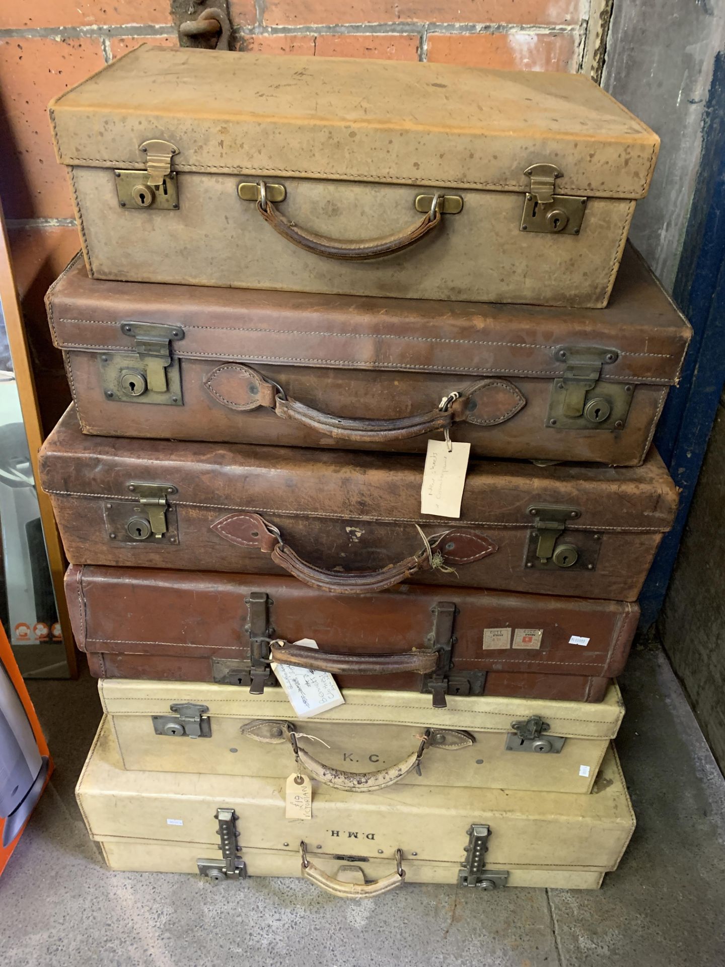Two velum suitcases and four leather suitcases - Image 3 of 4
