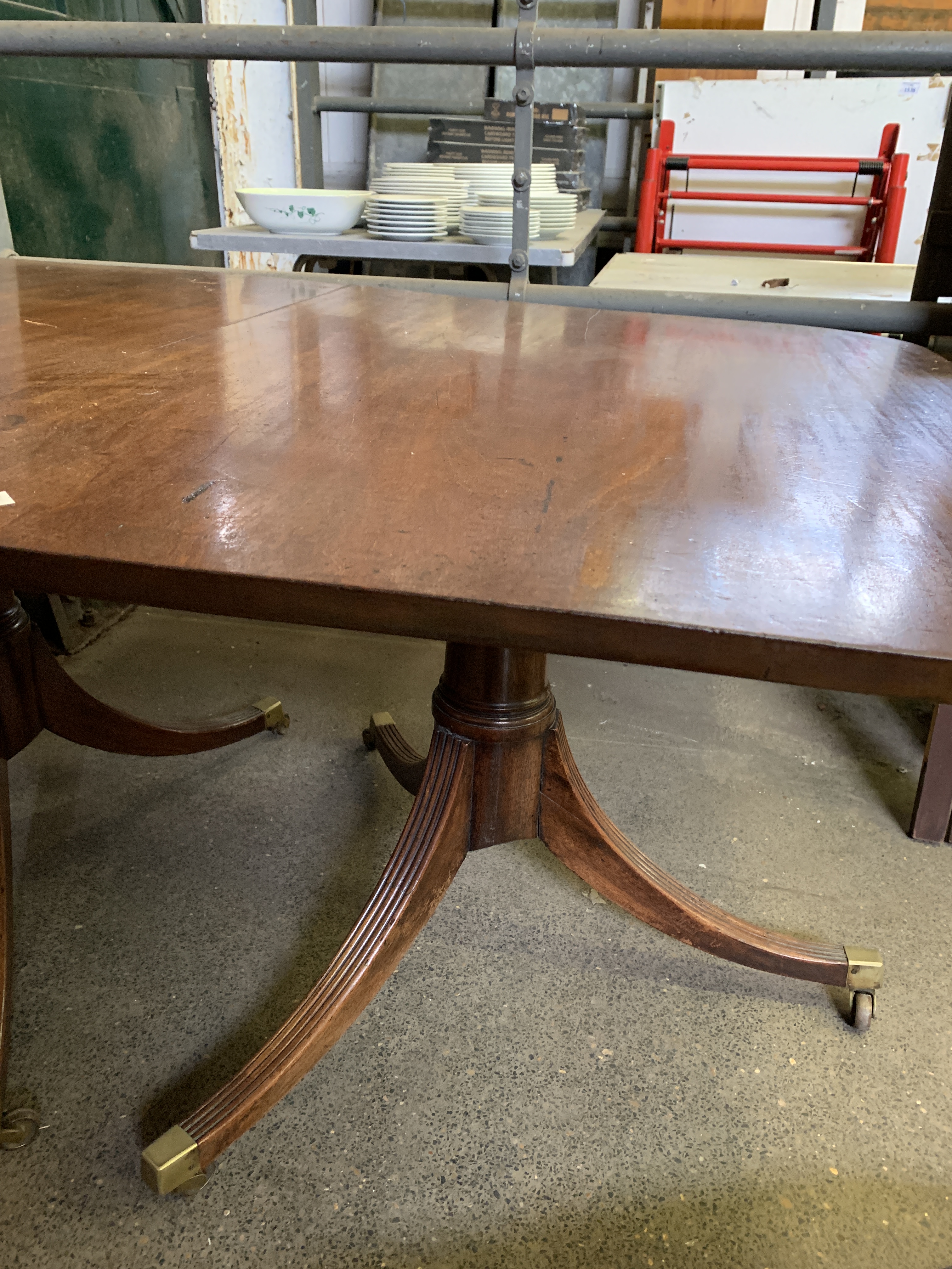 Mahogany extendable pedestal dining table - Image 2 of 7