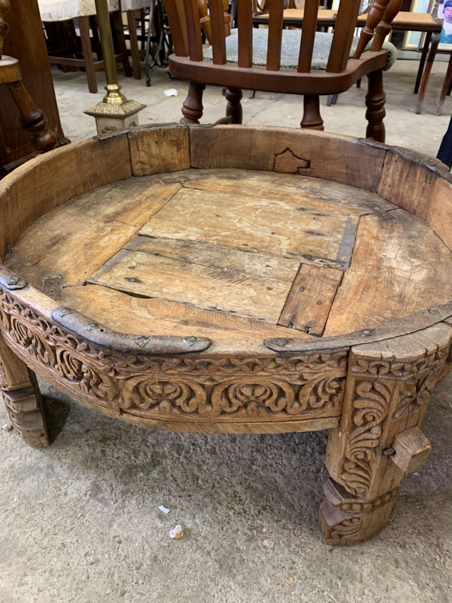 Rajasthani metal mounted circular grain table - Bild 5 aus 6