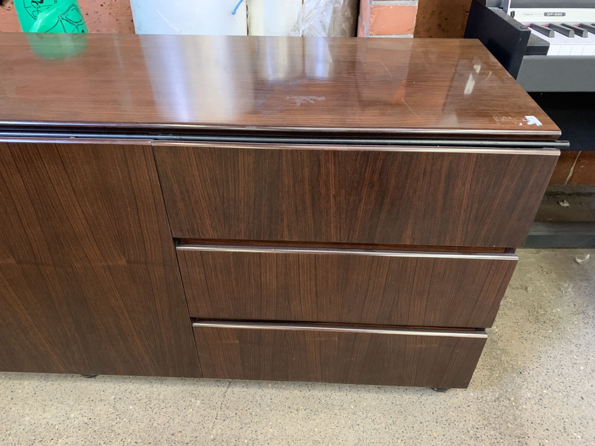 Modern veneer sideboard with two cupboards on ball feet - Image 2 of 5