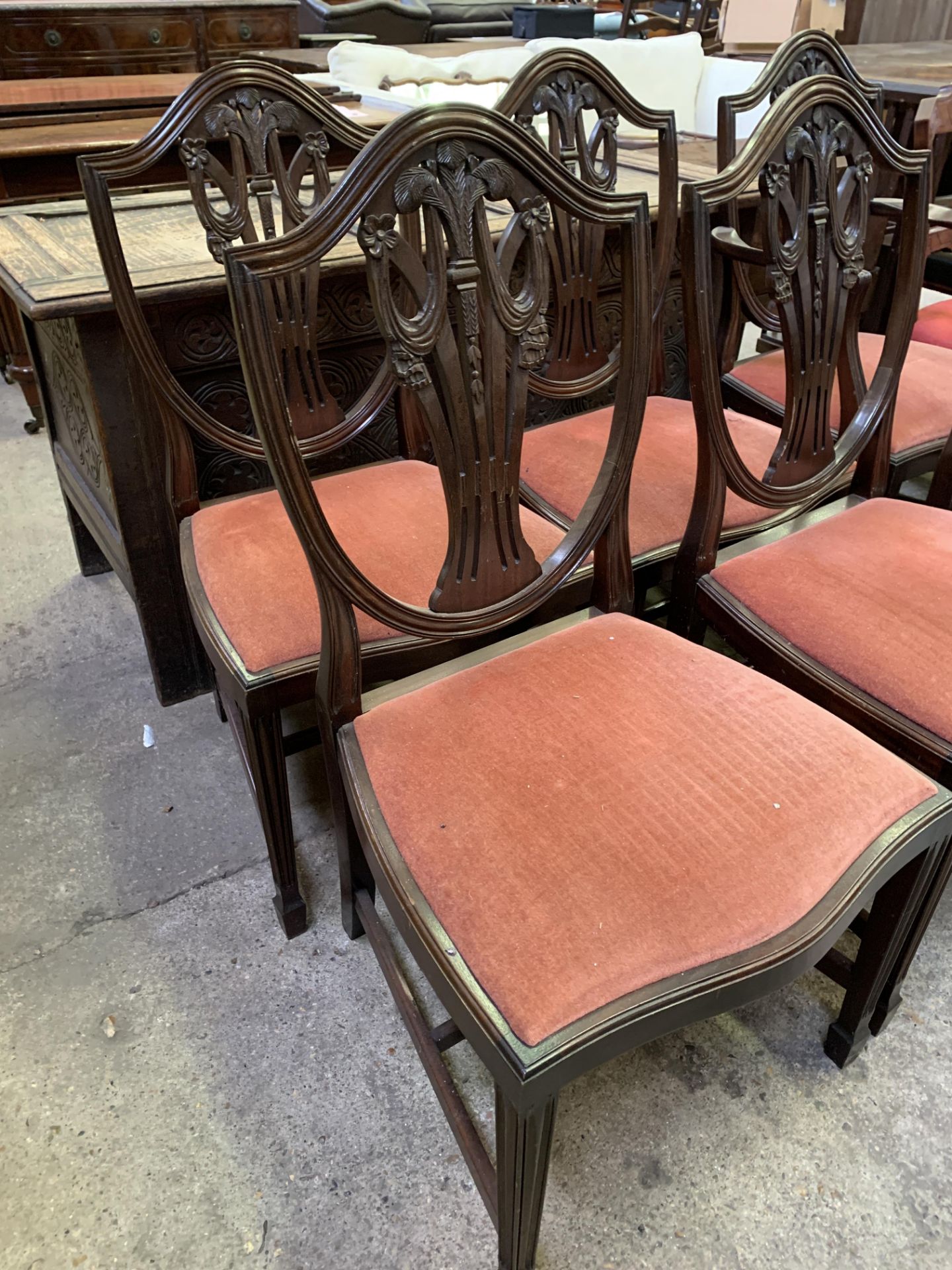 Set of six mahogany framed shield back dining chairs - Bild 2 aus 6