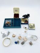 9ct gold cameos and brooches, and a quantity of costume jewellery