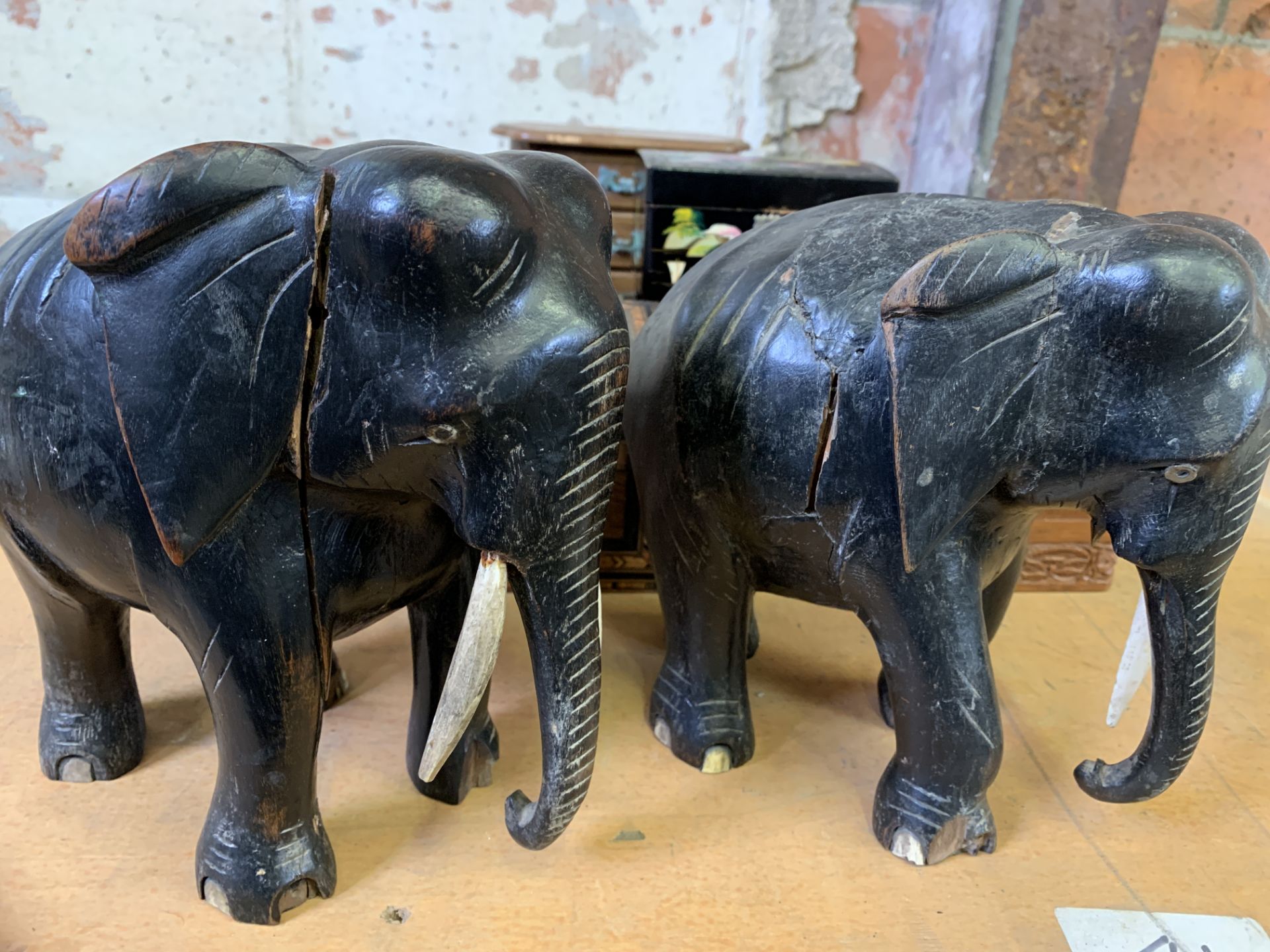 Pair of carved wood Indian elephants - Bild 5 aus 5