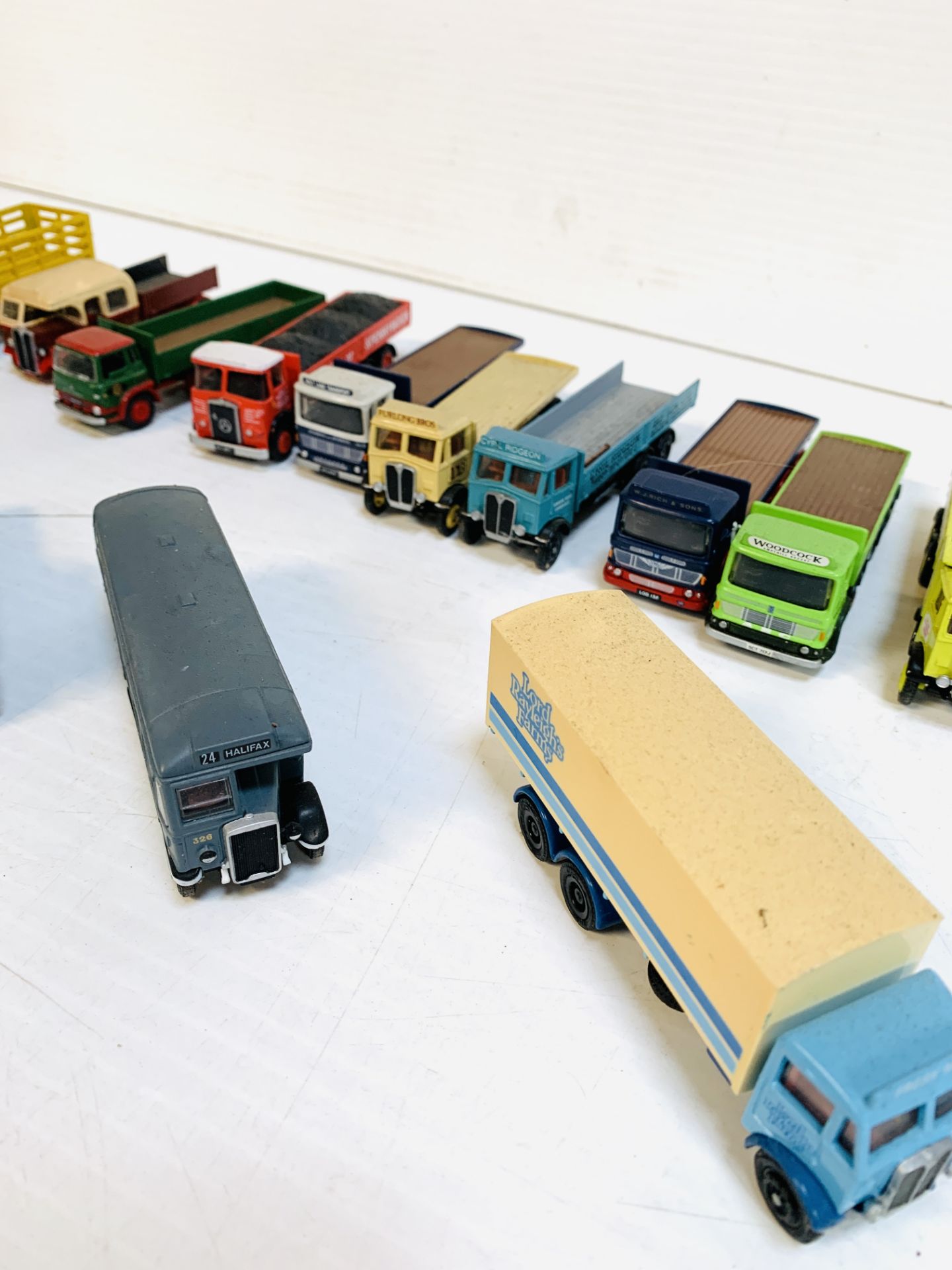 Fifteen diecast model lorries and coaches - Image 3 of 7