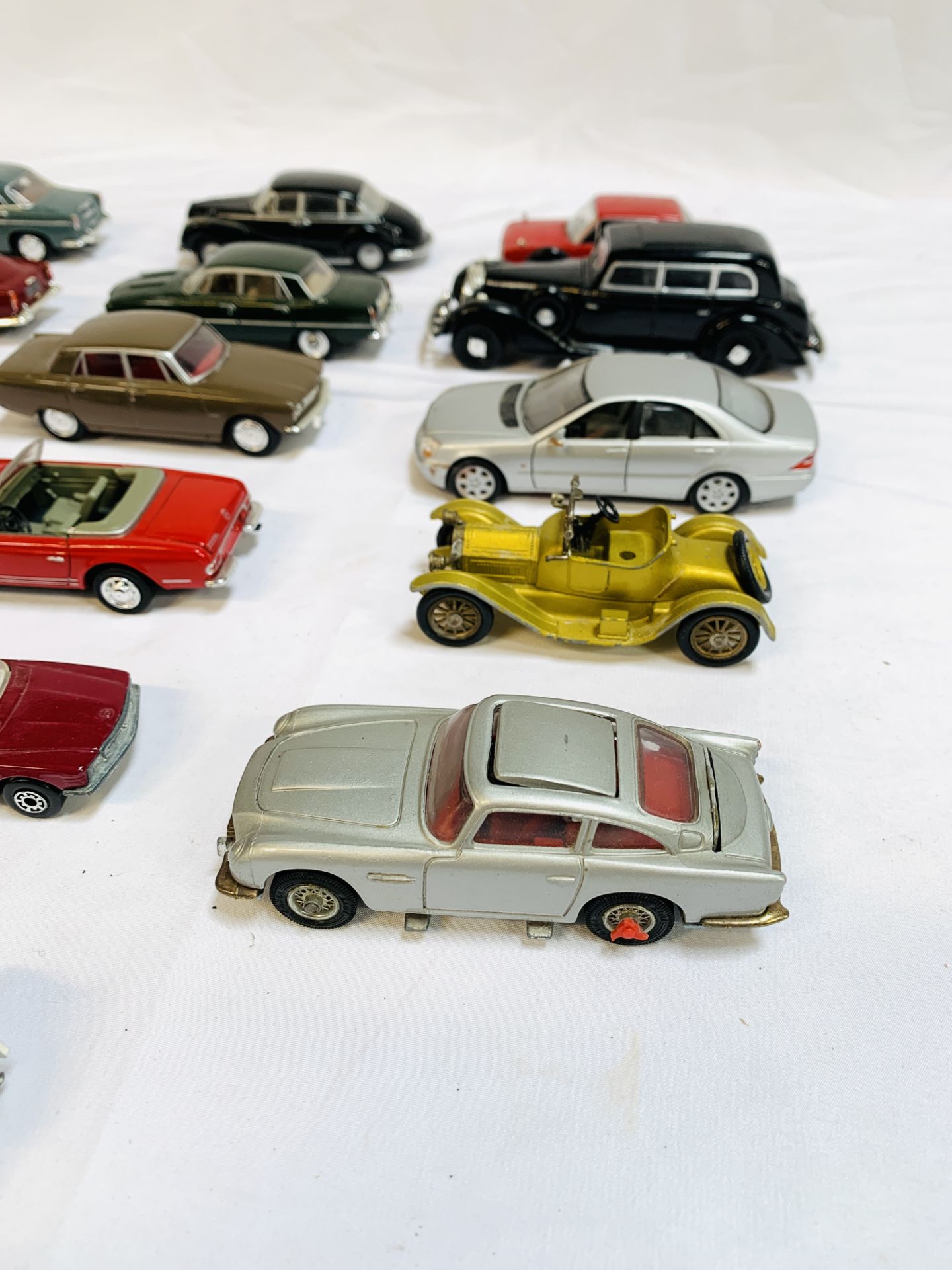 Seventeen diecast model cars - Bild 2 aus 6