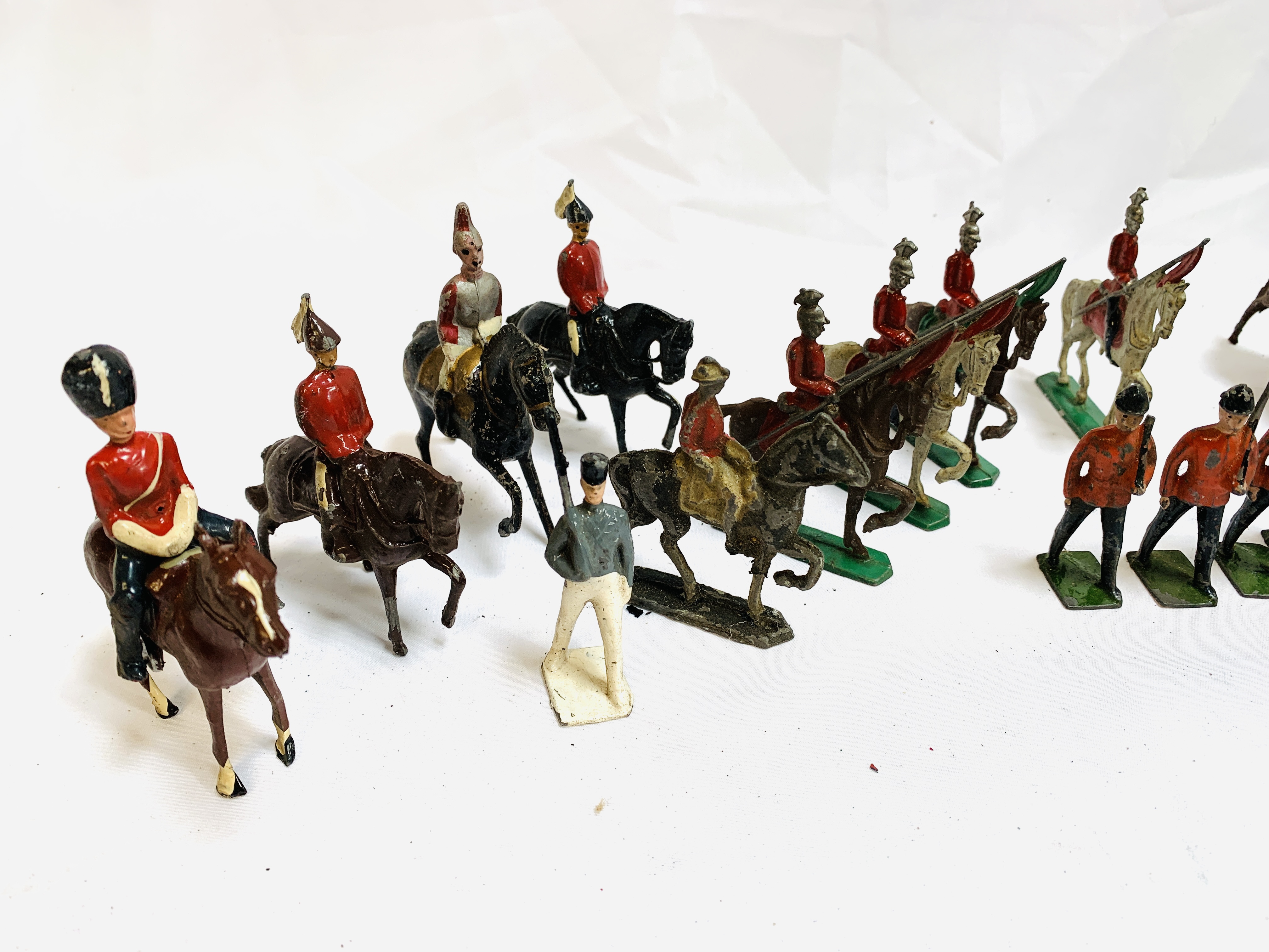 Collection of painted metal soldiers, mainly calvary - Image 2 of 6