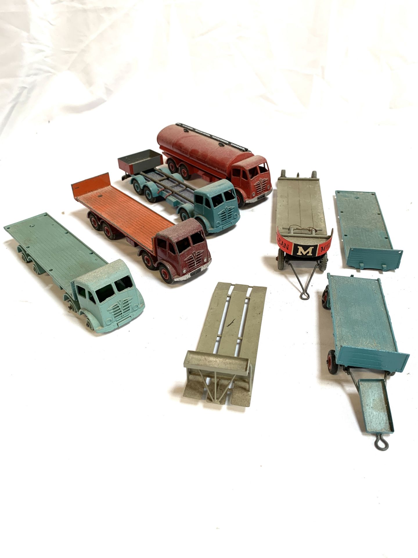 Four Dinky toys model lorries and flatbed trailers
