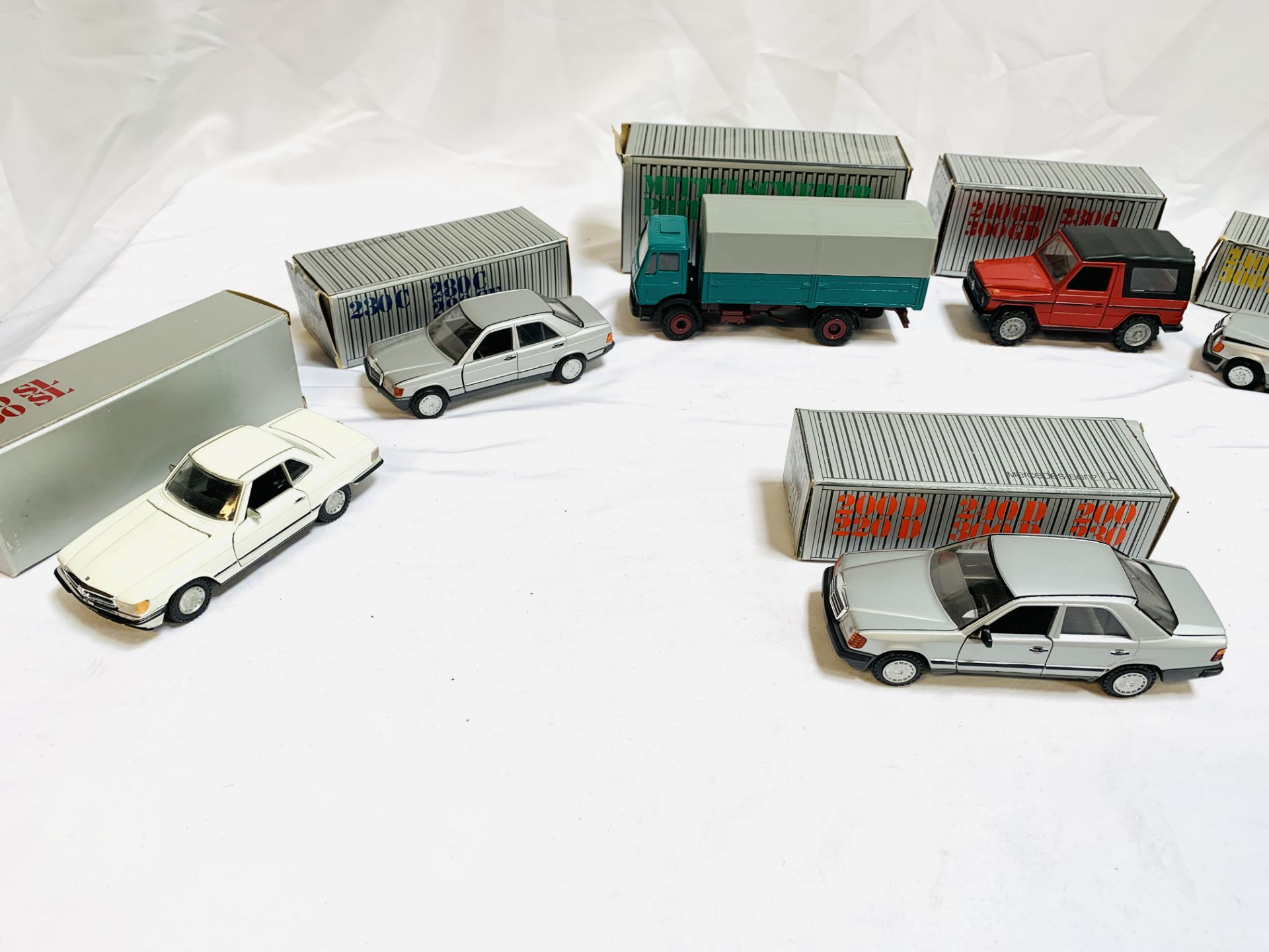 Seven Cursor-modell Mercedes Benz vehicles - Bild 2 aus 6