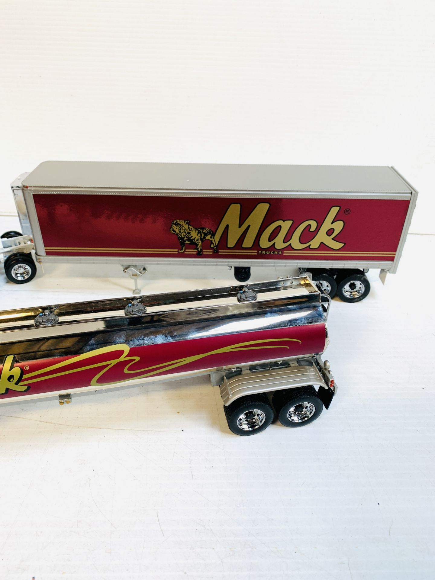 Franklin Mint 1:32 scale 1993 Mack truck; together with a Mack tanker and refrigerated trailer. - Image 2 of 4