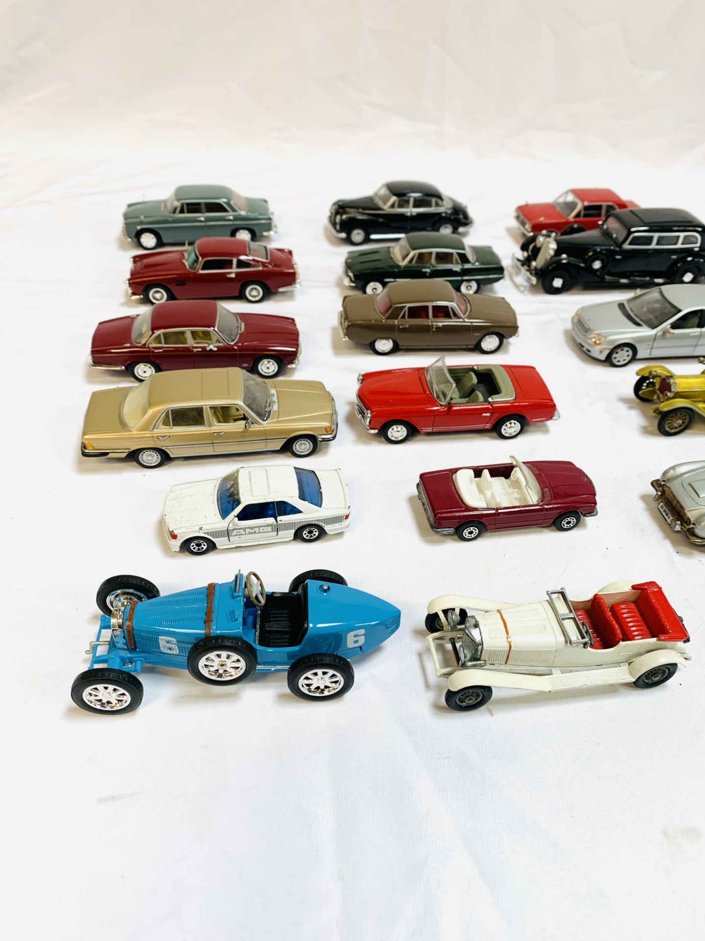 Seventeen diecast model cars - Bild 3 aus 6