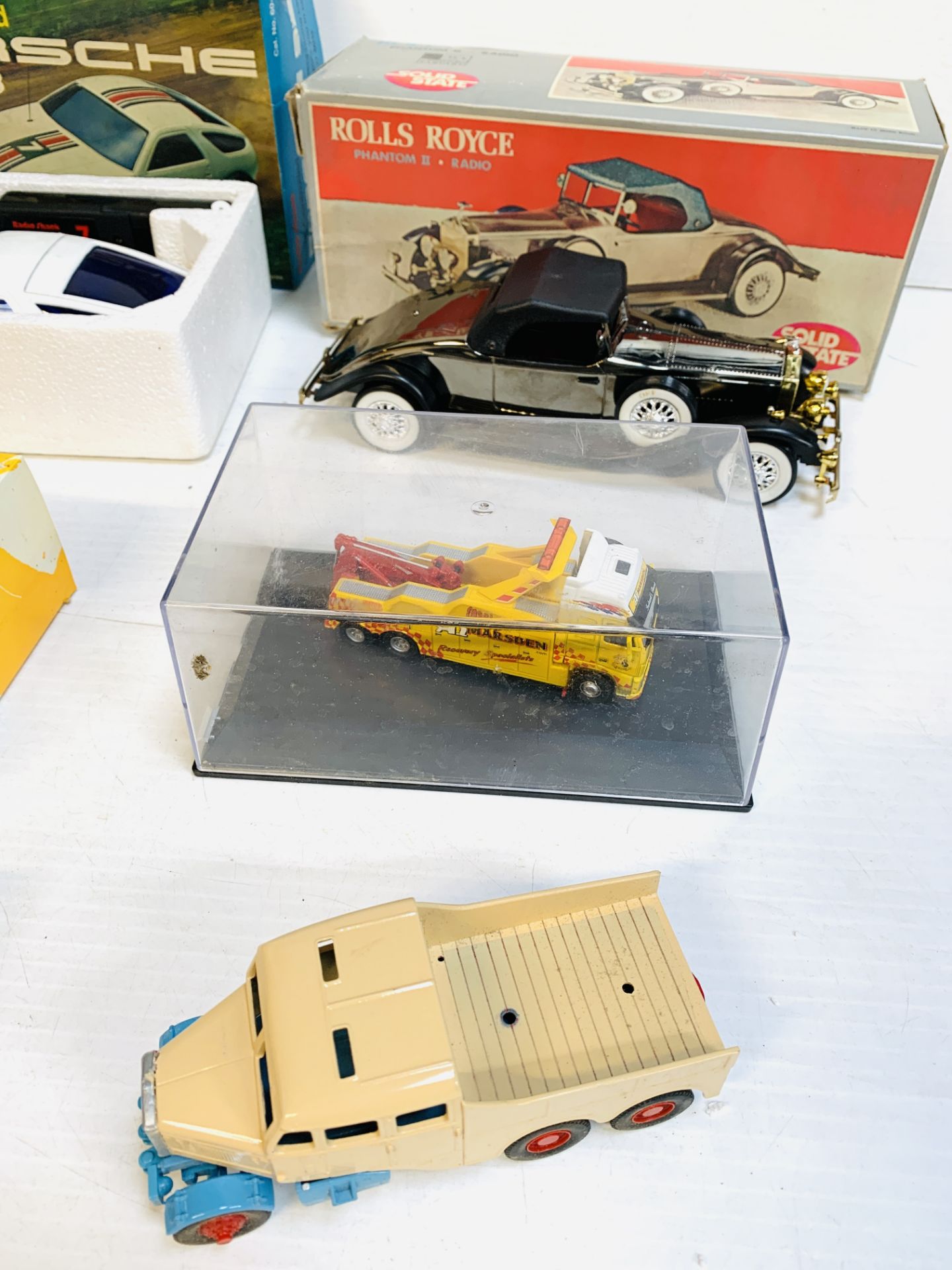A Rolls Royce Phantom II transistor radio; a Radio-controlled model Porsche 928 with others - Image 2 of 6