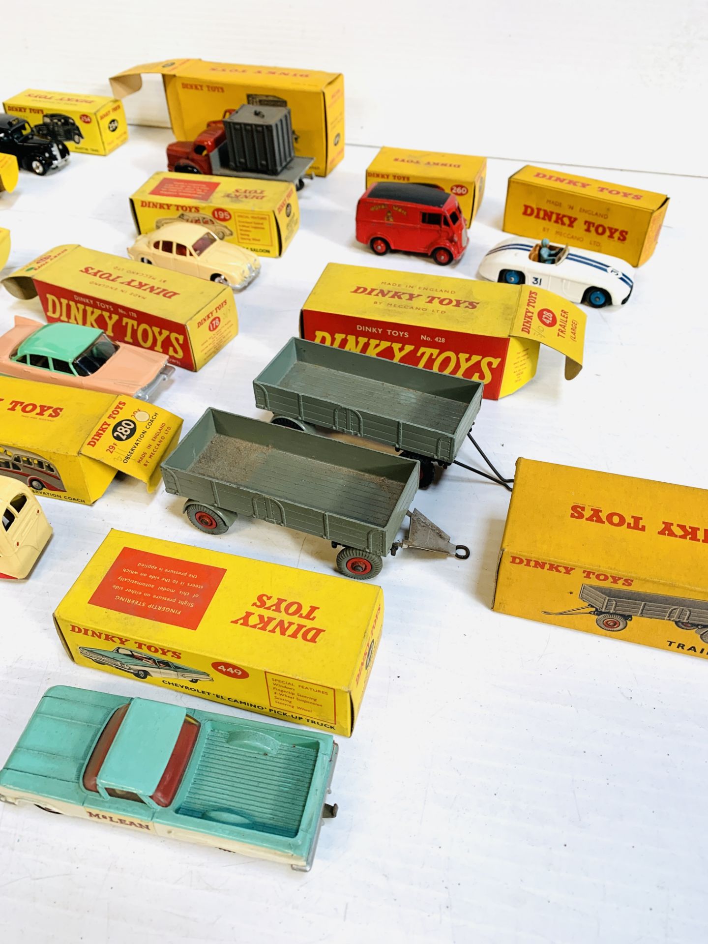 Collection of 17 boxed Dinky model vehicles; together with 2 boxed Dinky model trailers - Image 3 of 8