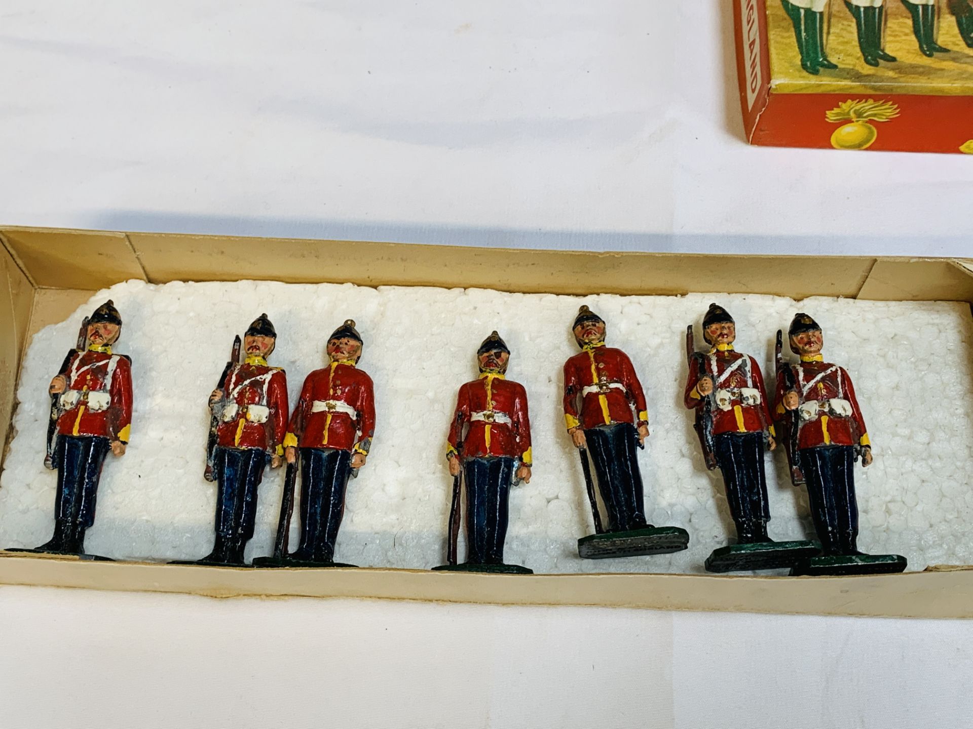 A collection of metal and lead soldiers - Image 5 of 8