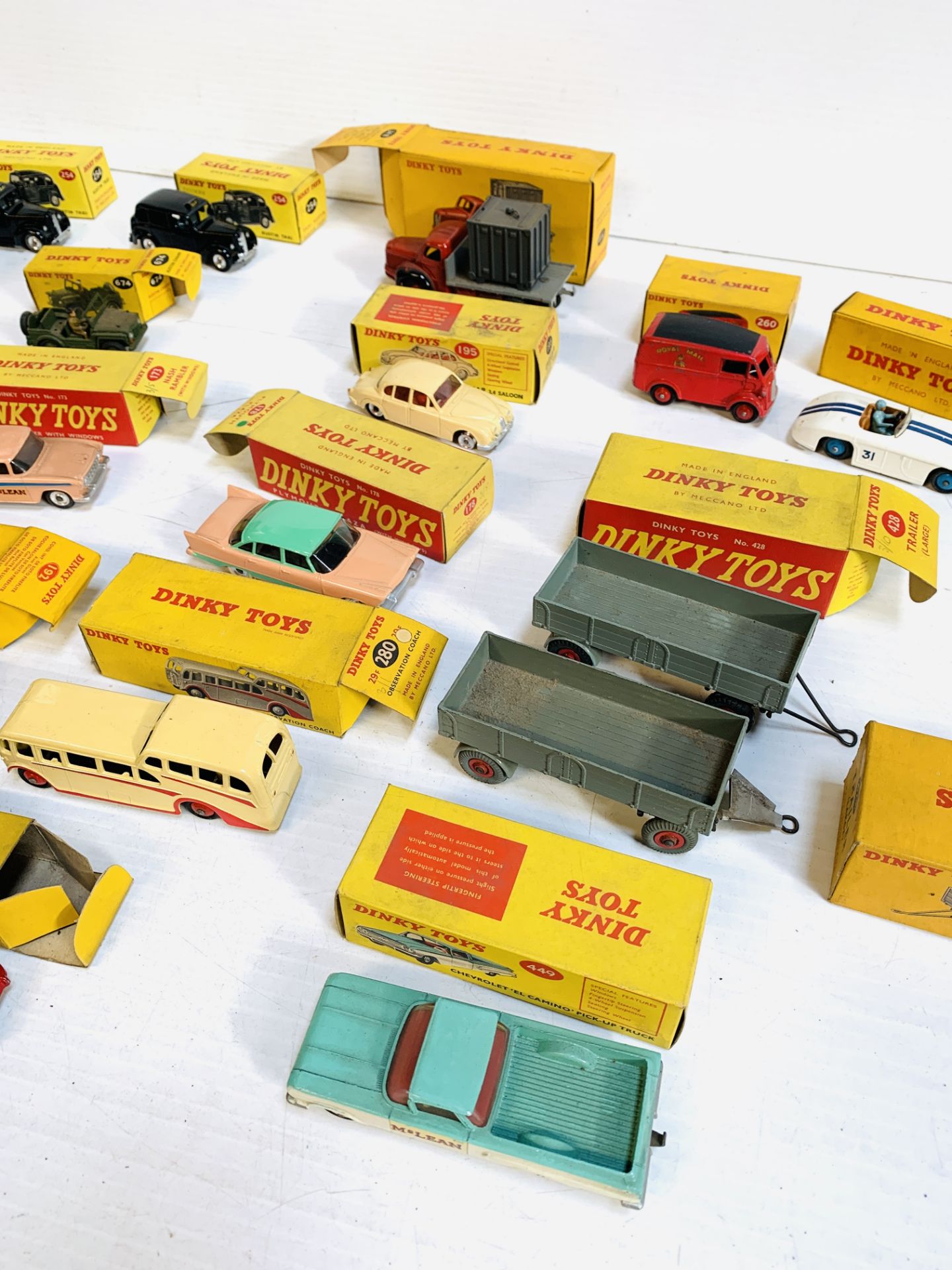 Collection of 17 boxed Dinky model vehicles; together with 2 boxed Dinky model trailers - Image 8 of 8