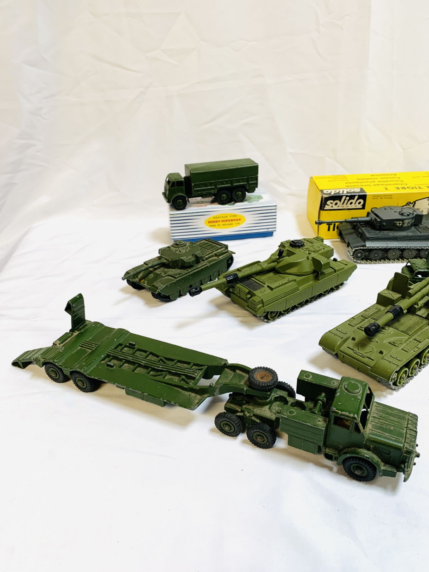 A collection of mainly Dinky model vehicles - Bild 6 aus 6